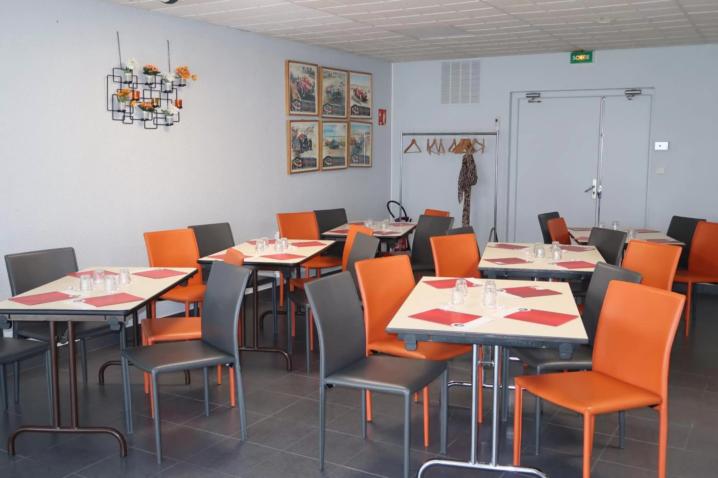 Restaurant/Places to Eat in Hotel Lyon Nord, Massieux - Restaurant Maison Germains