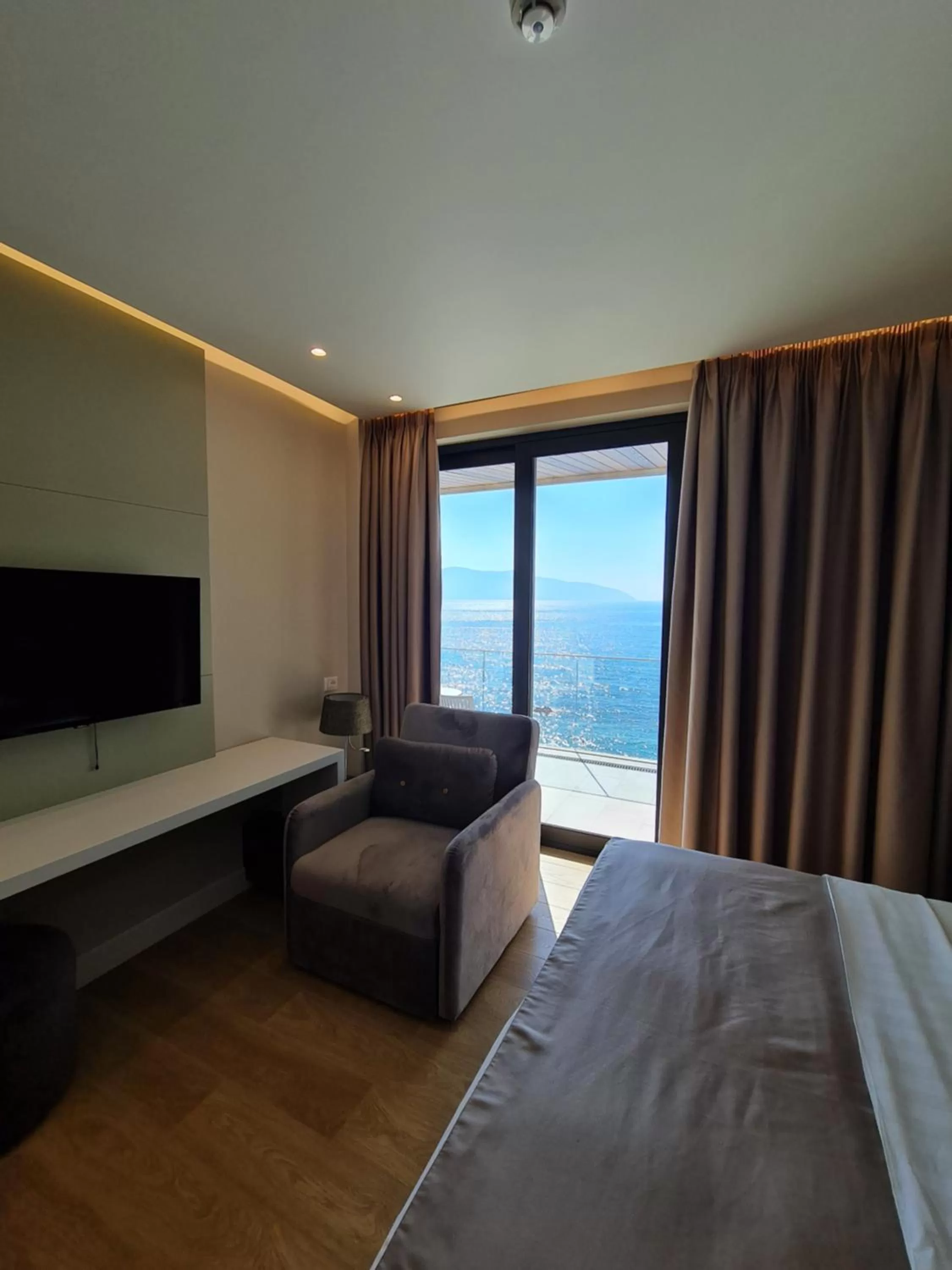 TV and multimedia, Sea View in Hotel Aross