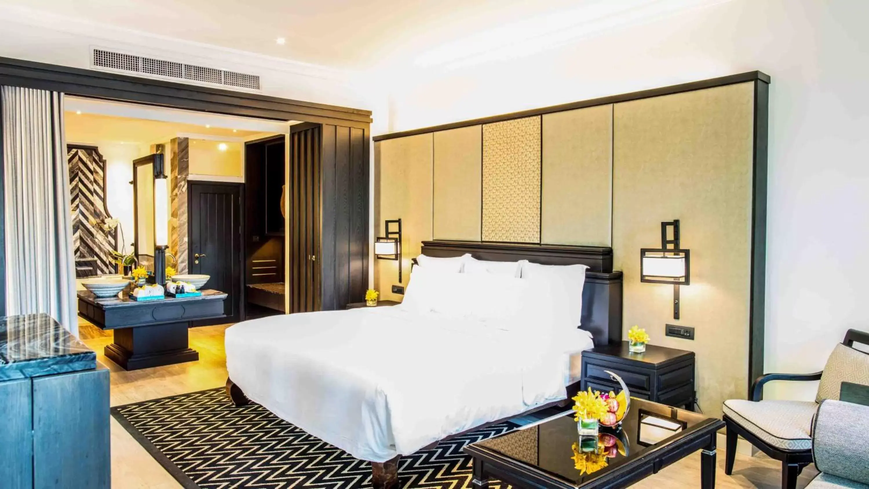 Photo of the whole room, Bed in InterContinental Pattaya Resort, an IHG Hotel