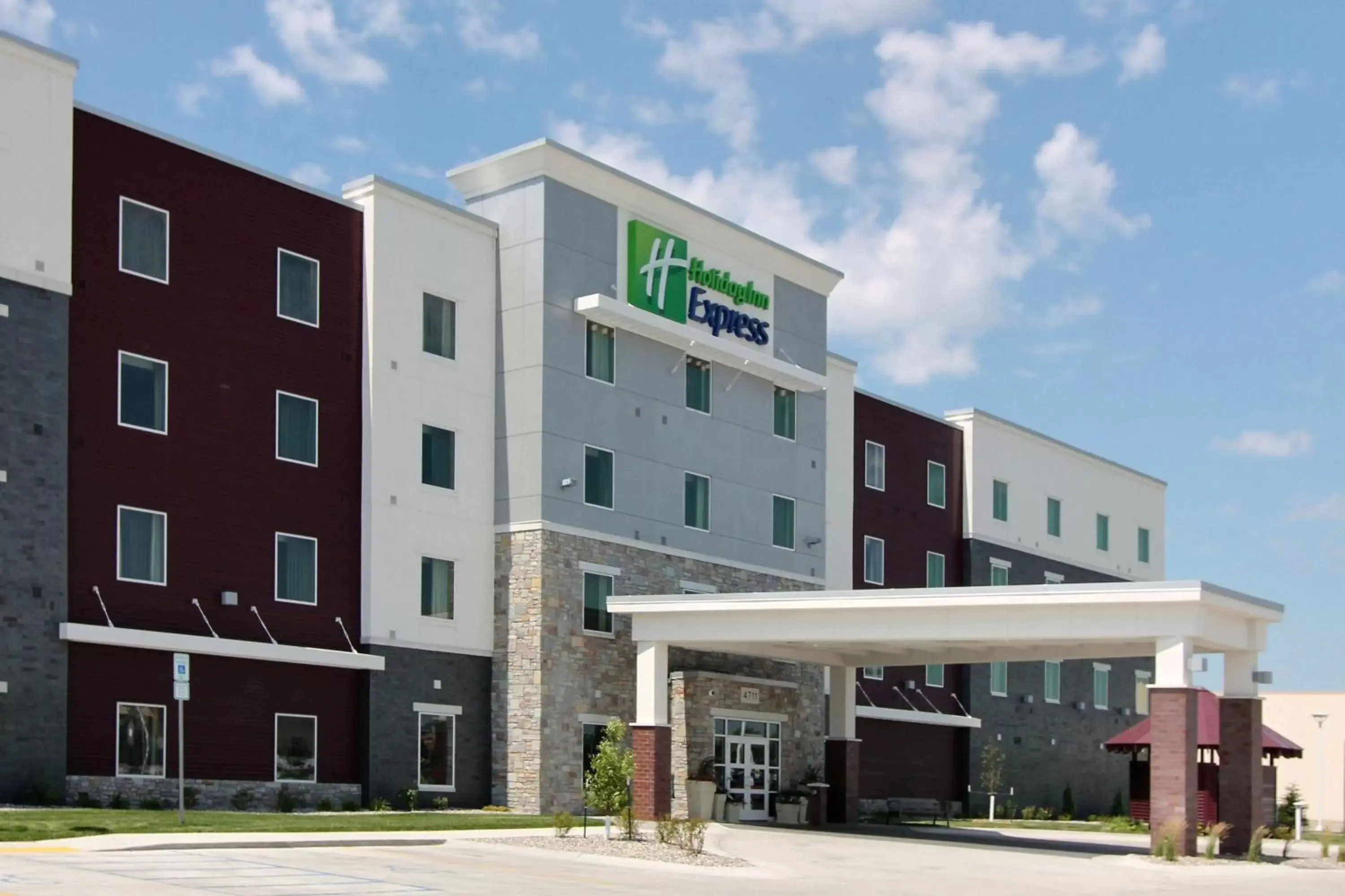 Property Building in Holiday Inn Express Fargo SW I94 Medical Center, an IHG Hotel