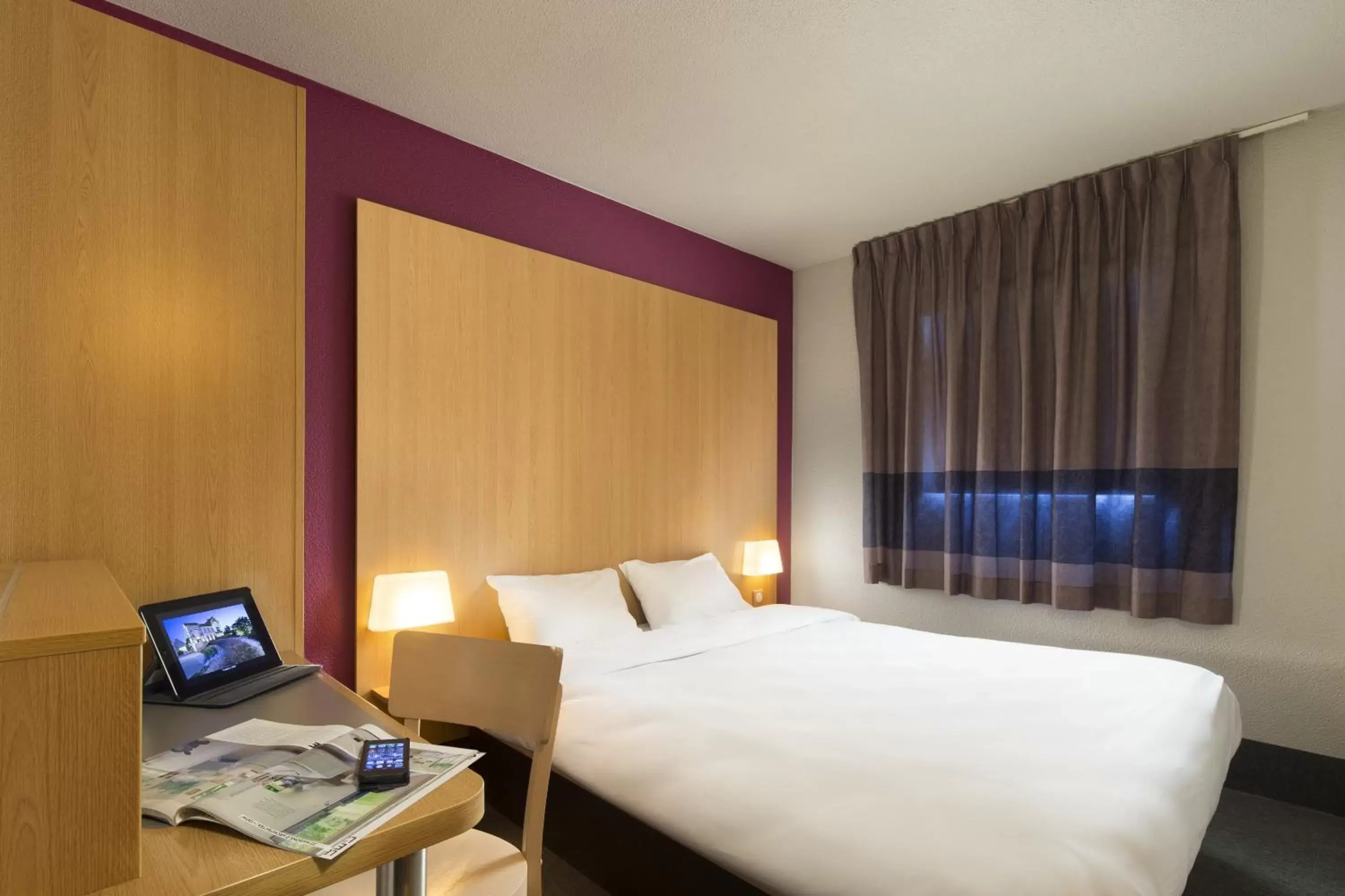 Photo of the whole room, Bed in B&B HOTEL Niort Marais Poitevin