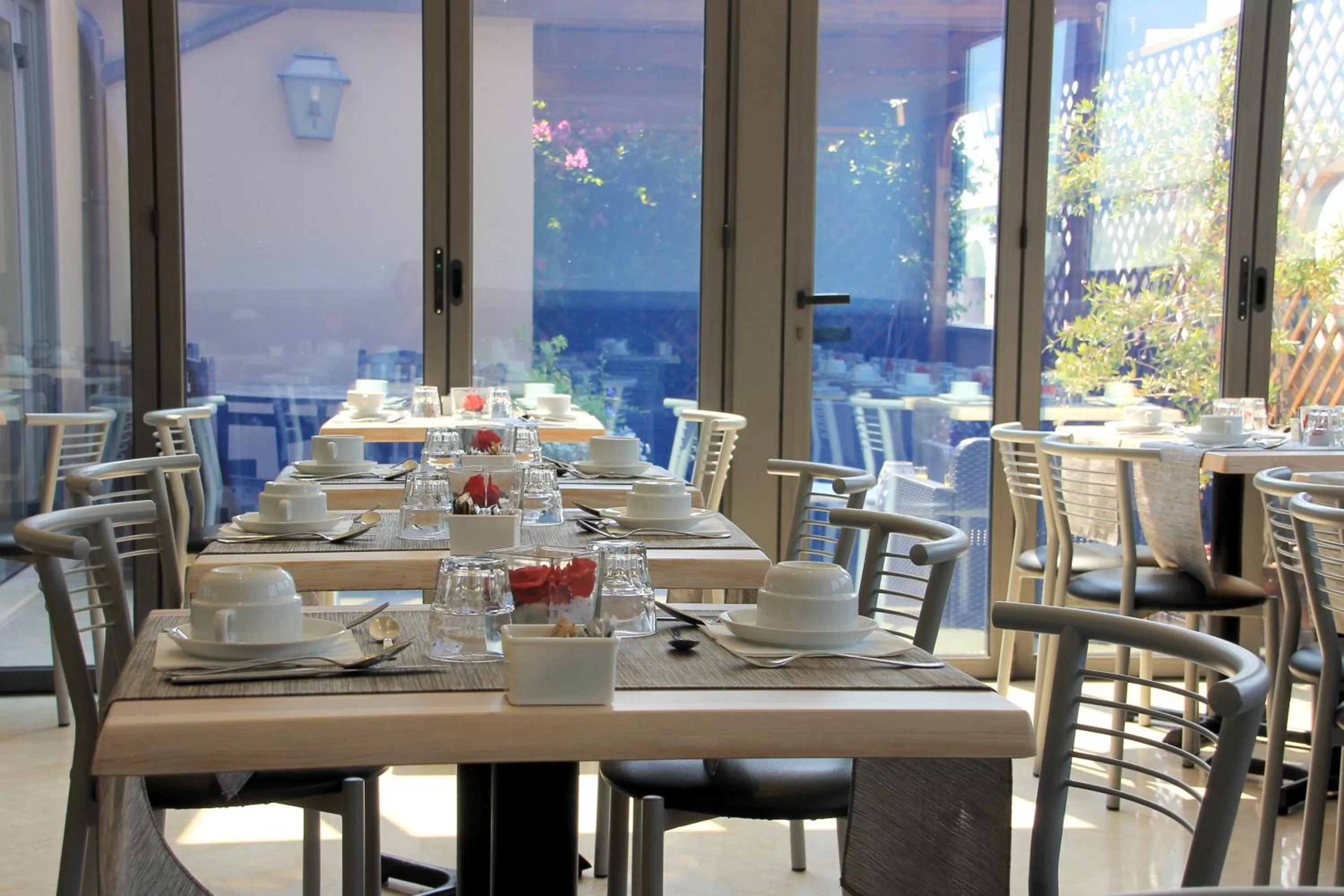 Restaurant/places to eat in Hotel Aphrodite