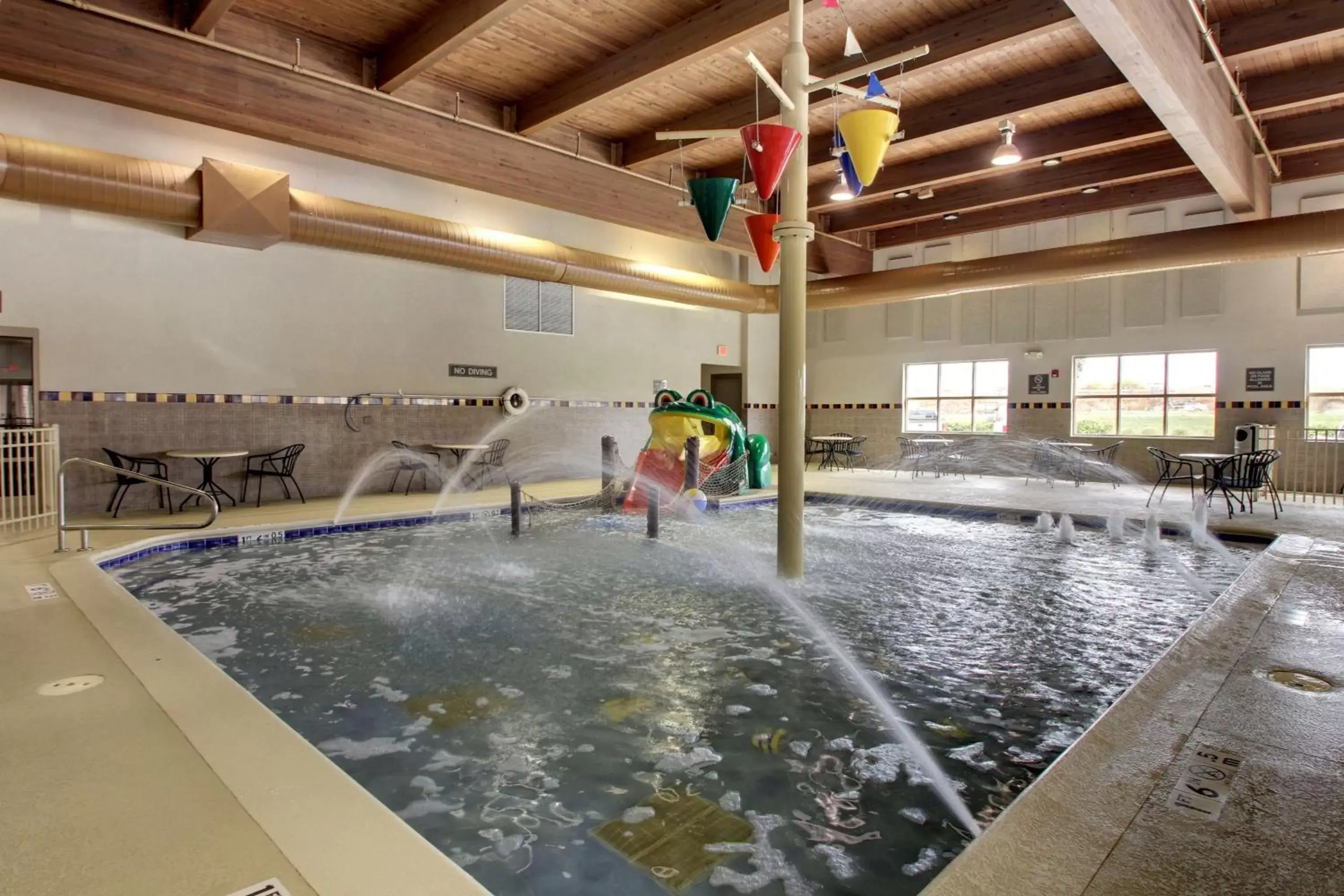 Pool view in Hampton Inn & Suites Chicago/Aurora