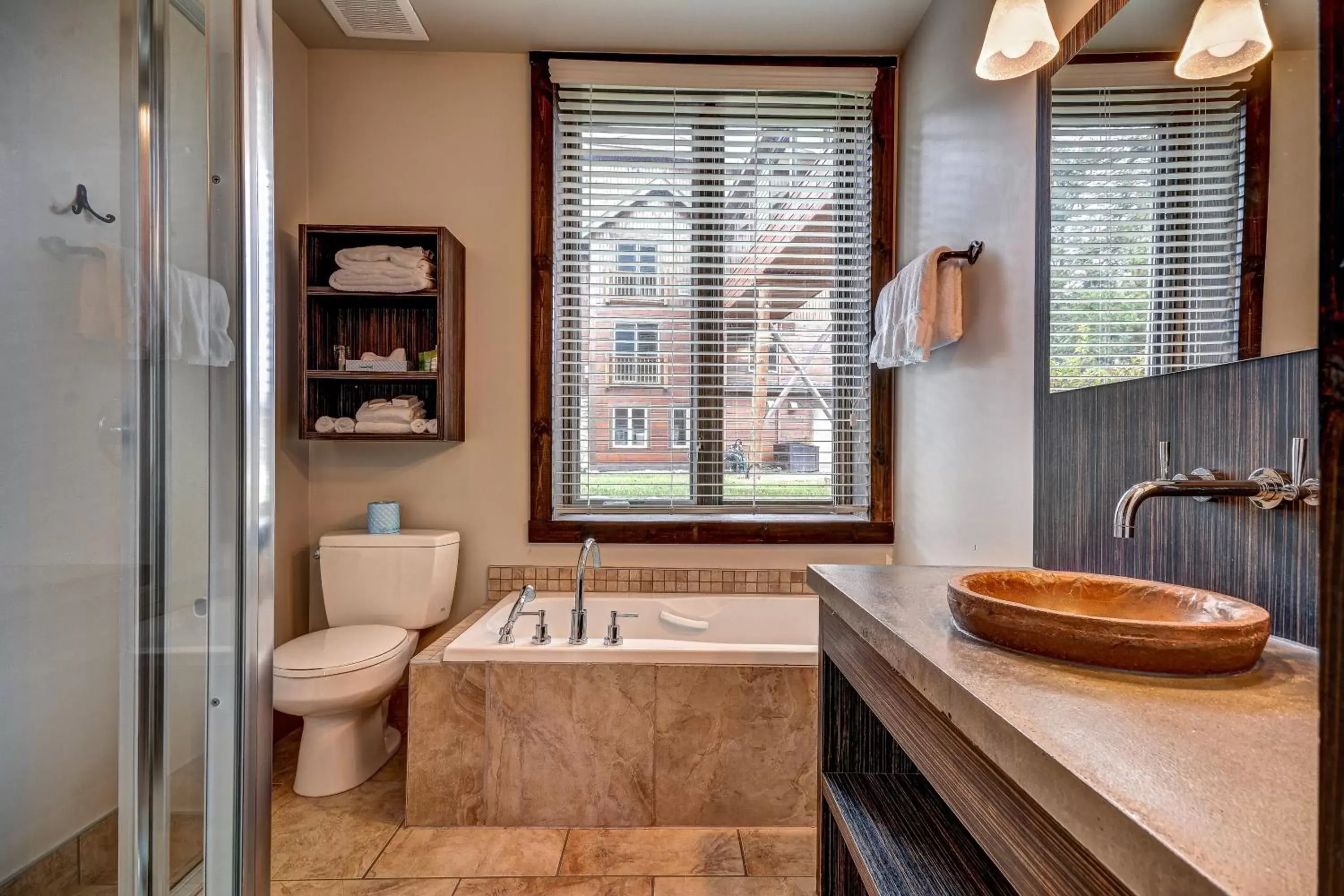 Bathroom in Les Condos Du Lac Taureau- Rooms & Condos