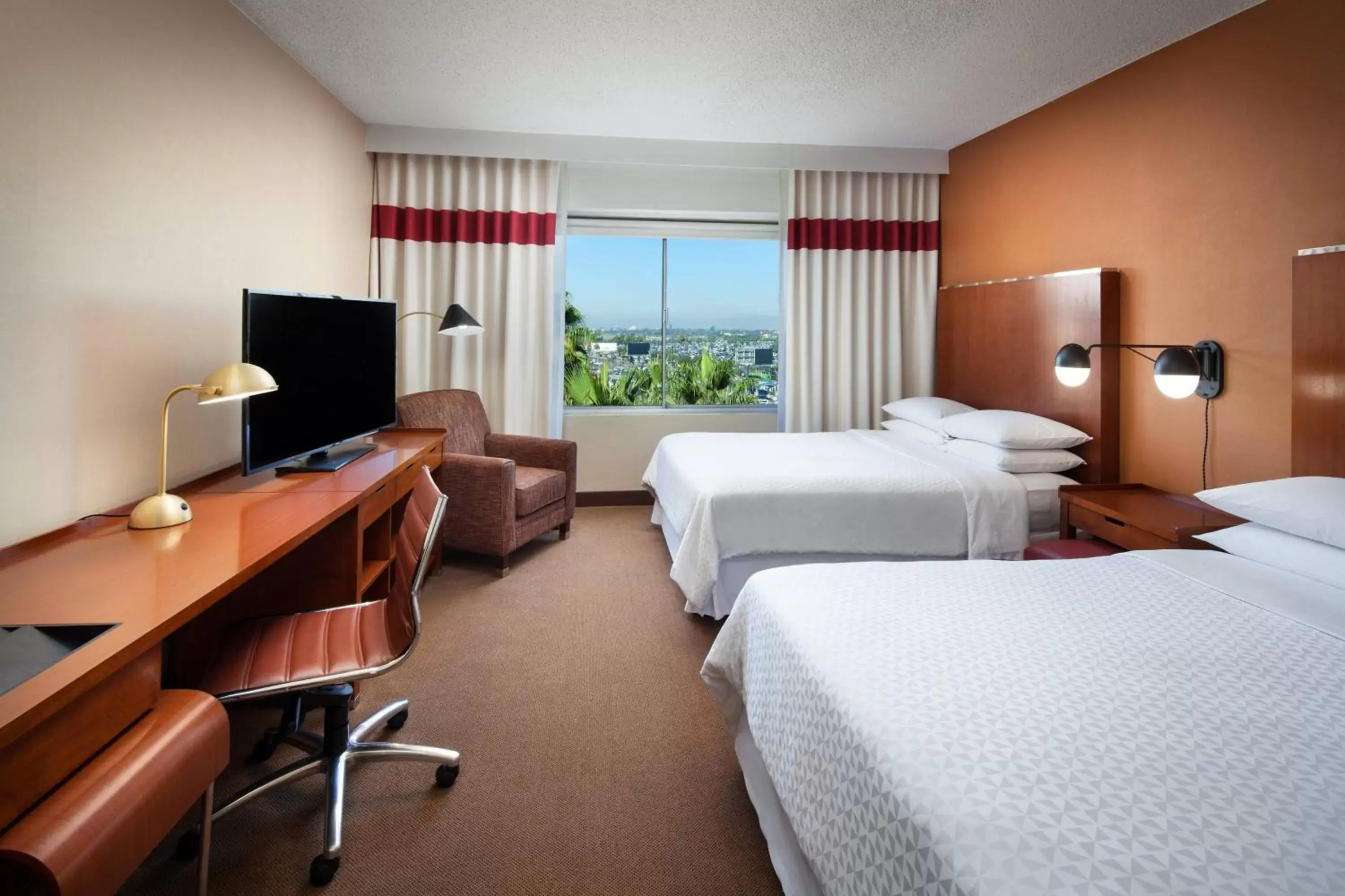 Photo of the whole room in Four Points by Sheraton Los Angeles International Airport