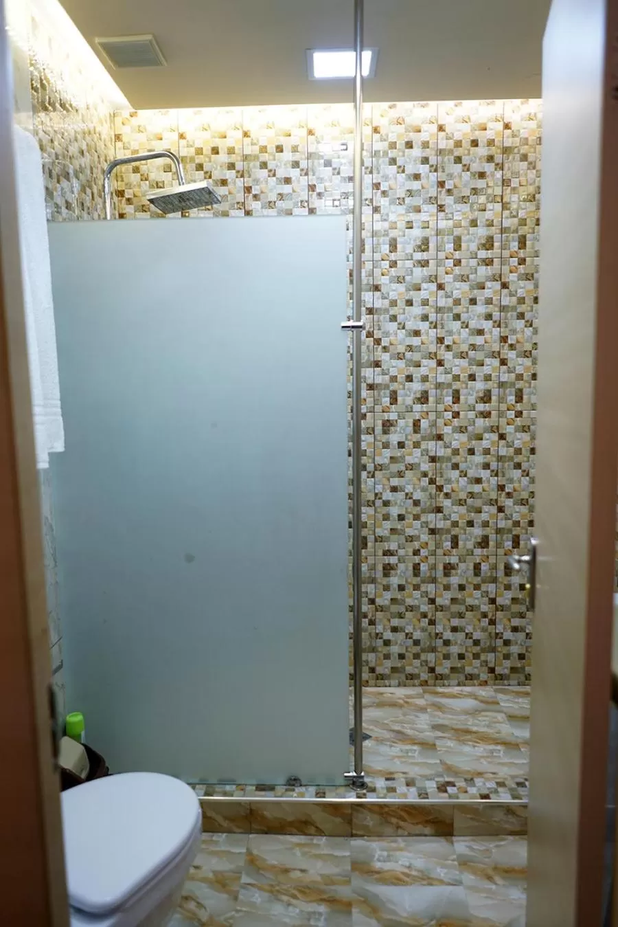 Bathroom in Elkoaparthotel