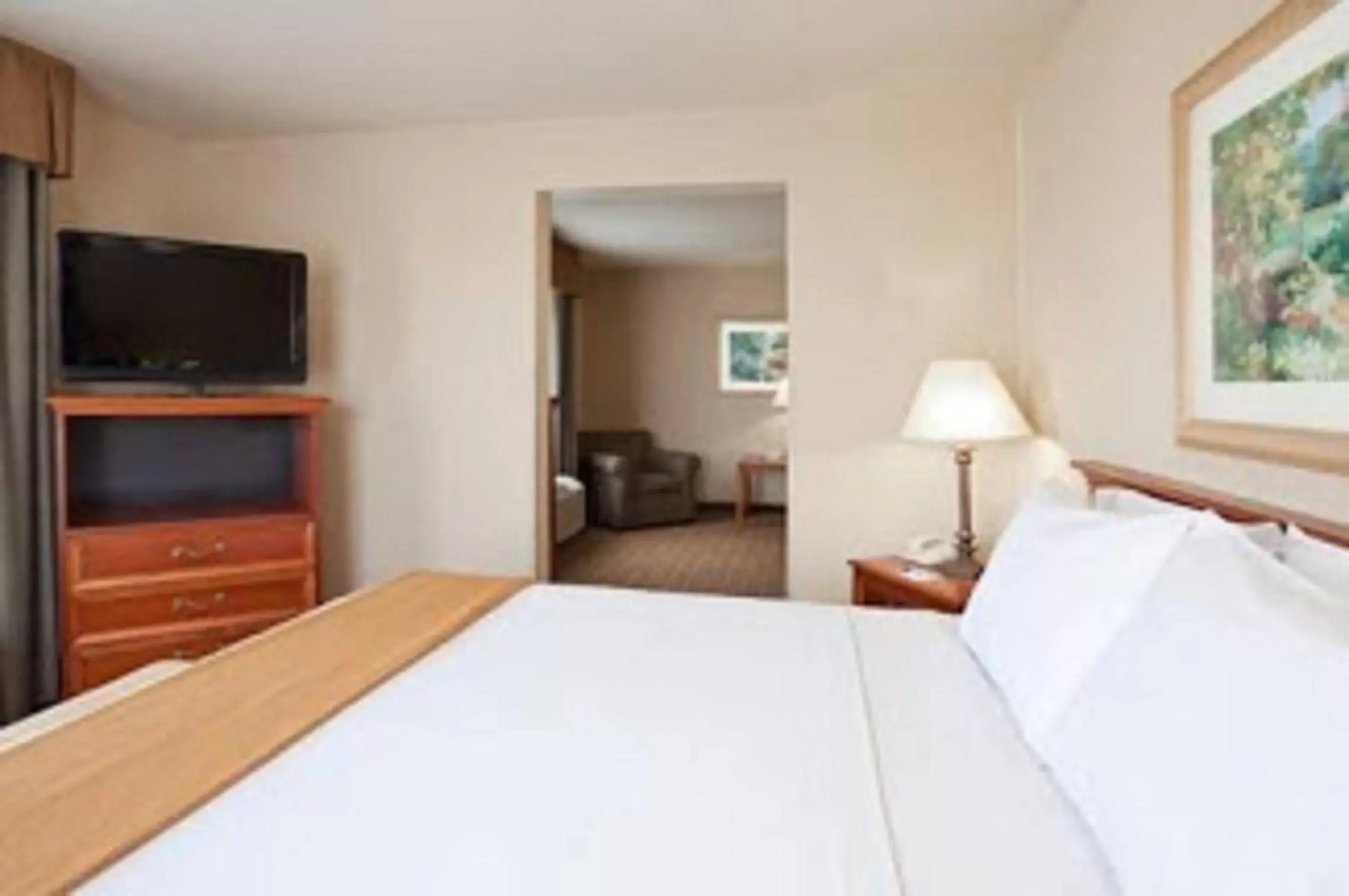 Bedroom, Bed in Holiday Inn Express Hotel & Suites Columbus Southeast Groveport, an IHG Hotel