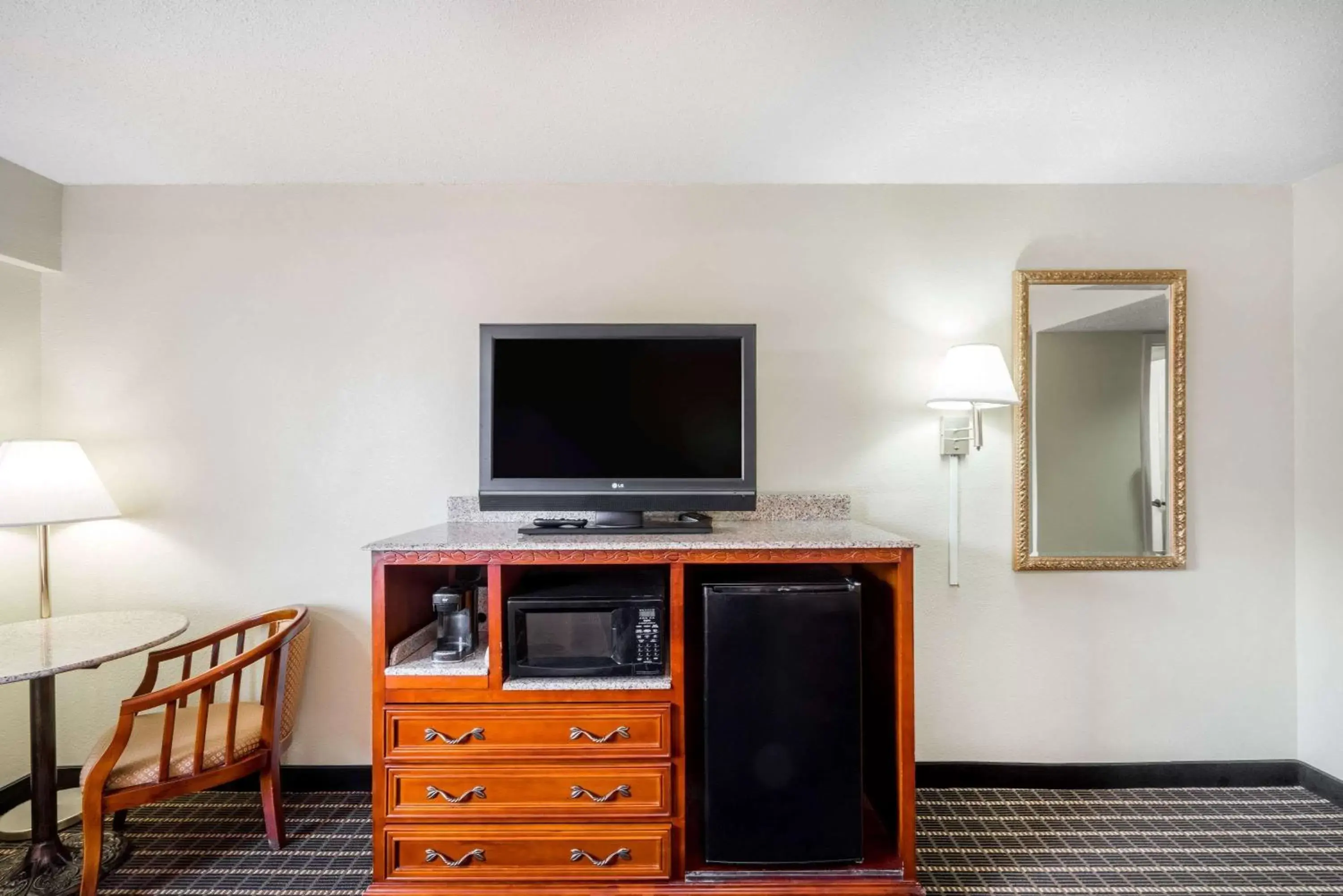 Photo of the whole room, TV/Entertainment Center in Super 8 by Wyndham Dandridge
