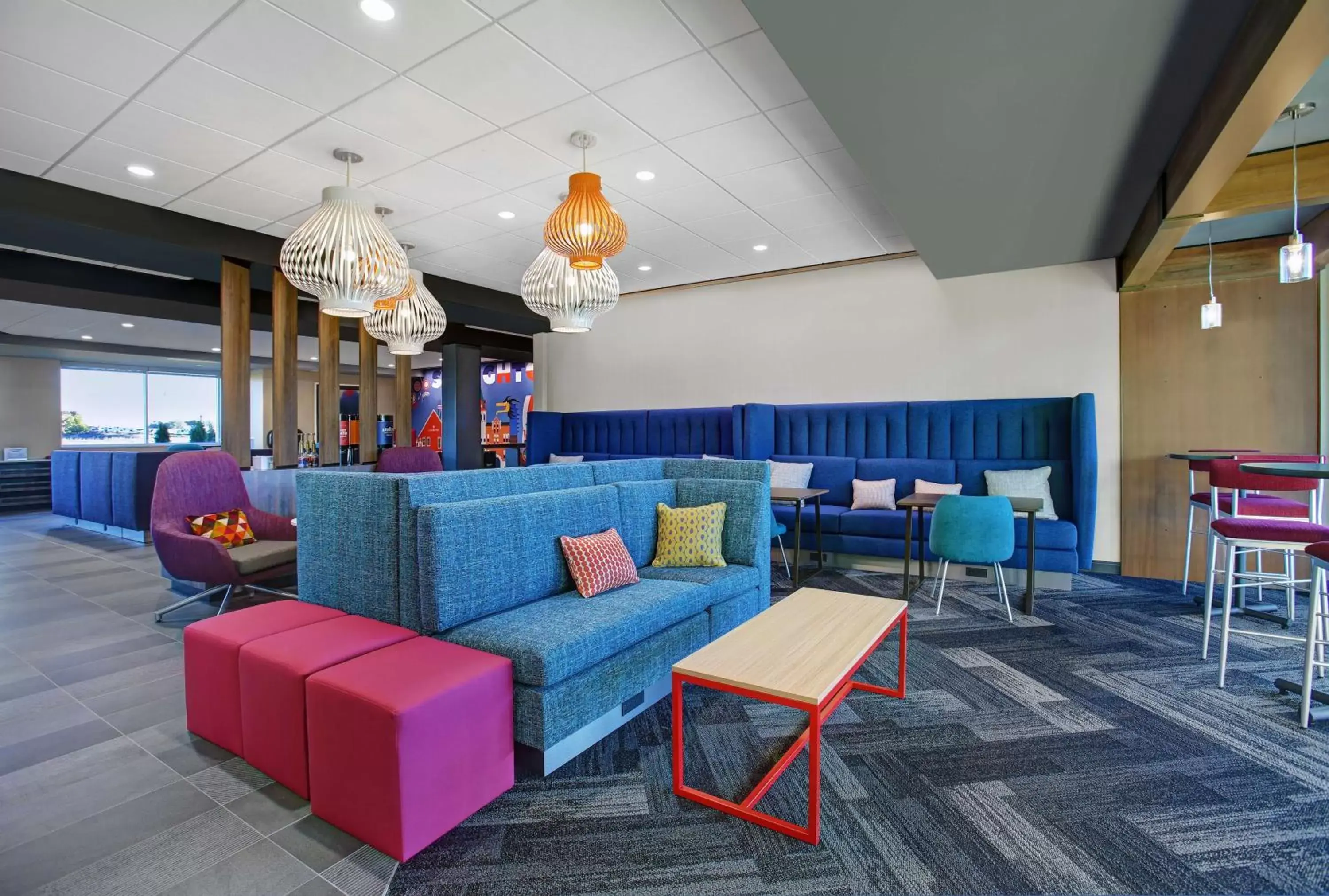 Lobby or reception, Lounge/Bar in Tru By Hilton Stoughton