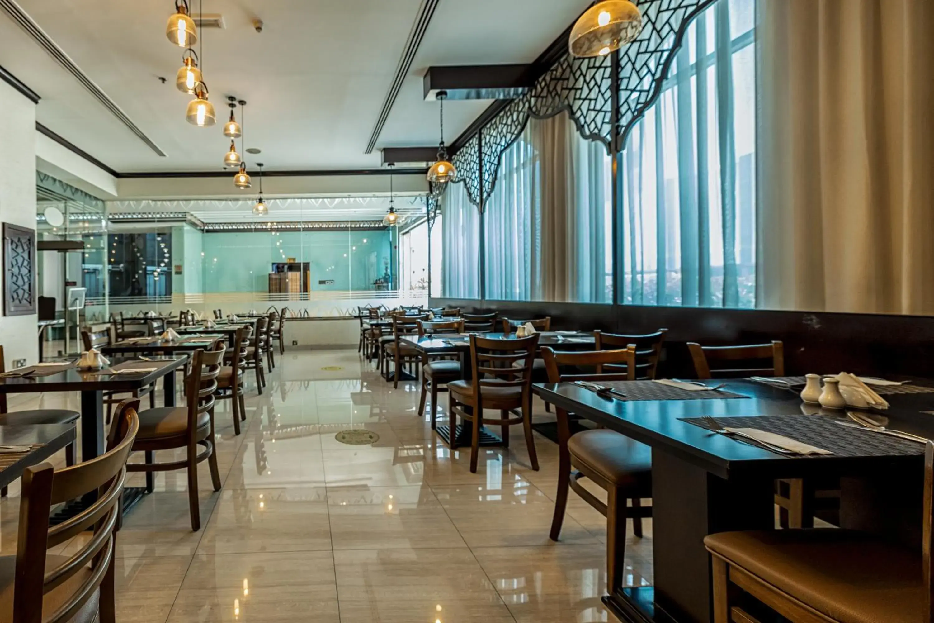Restaurant/Places to Eat in Al Jawhara Gardens Hotel