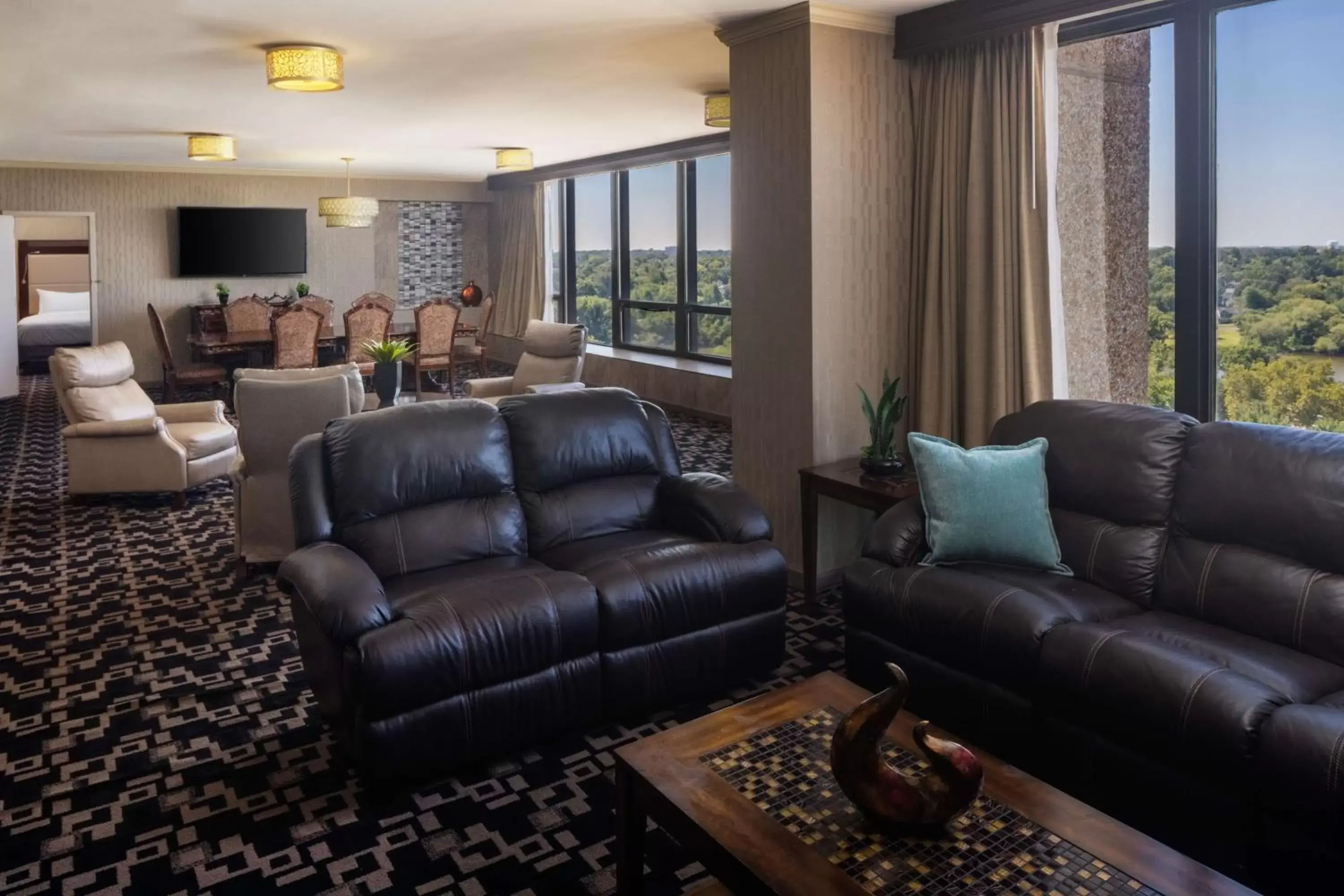 Living room, Seating Area in DoubleTree by Hilton Cherry Hill Philadelphia