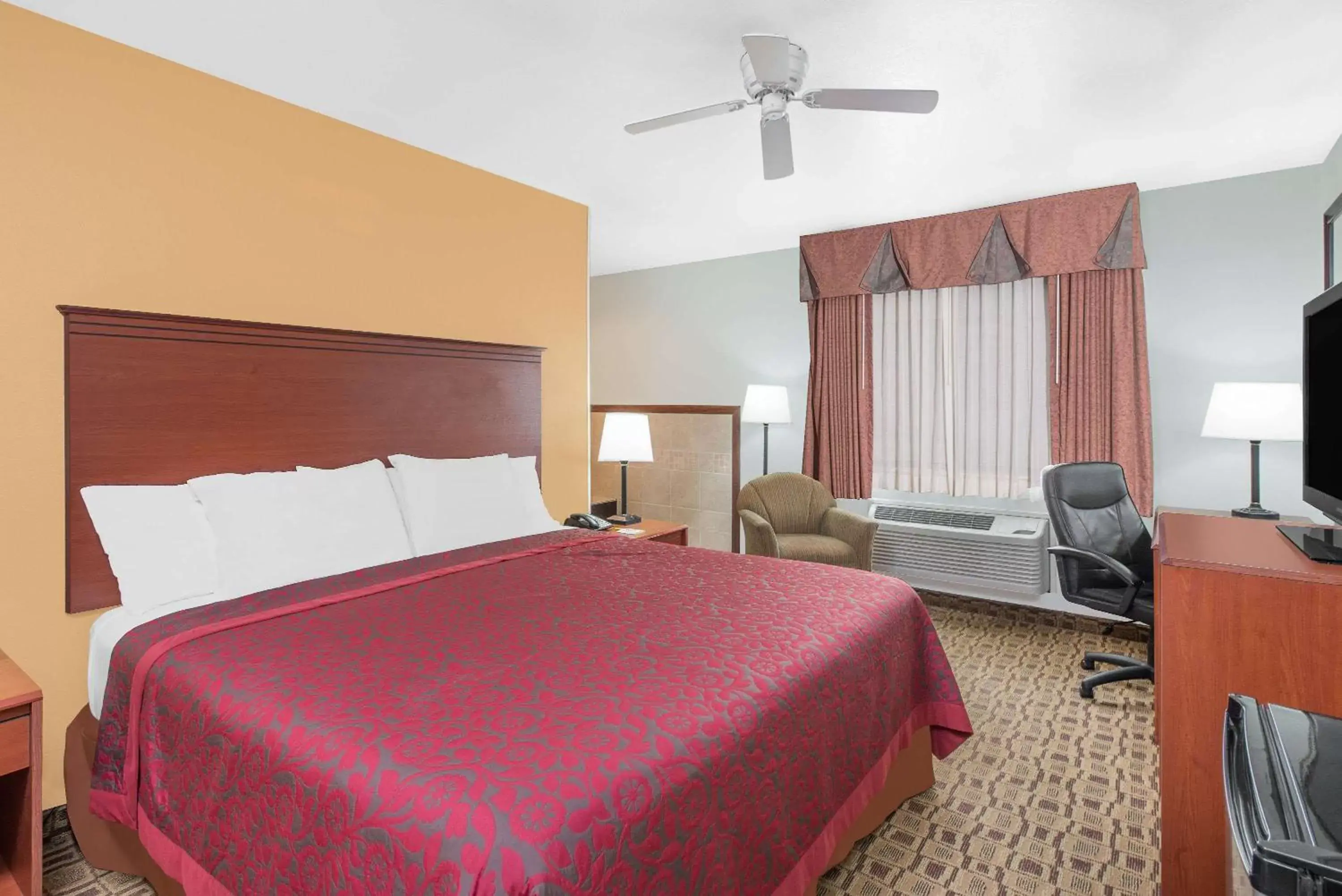 Photo of the whole room, Bed in Days Inn by Wyndham Lamar