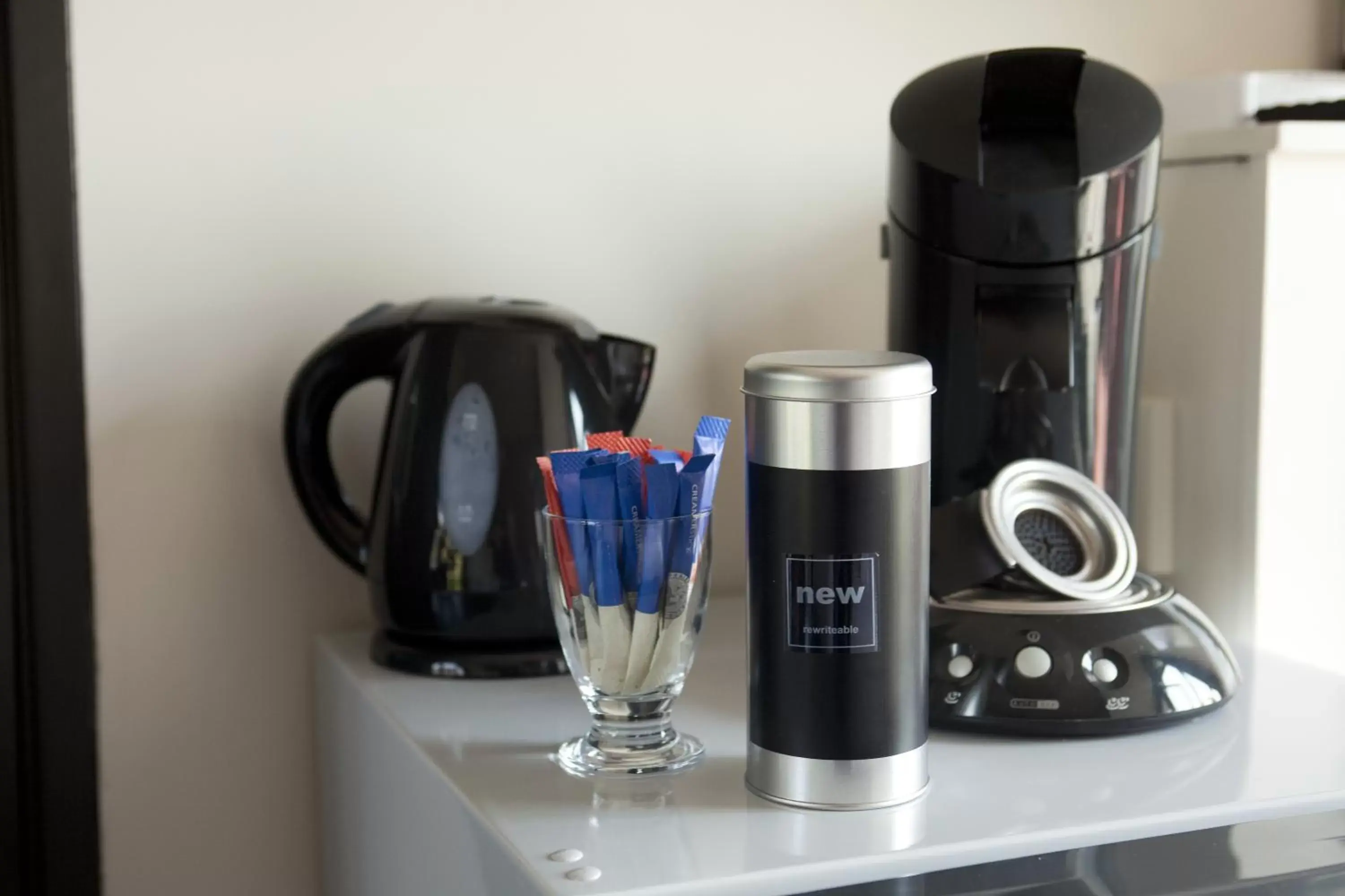 Coffee/tea facilities in Hotelhuisjes Andijk