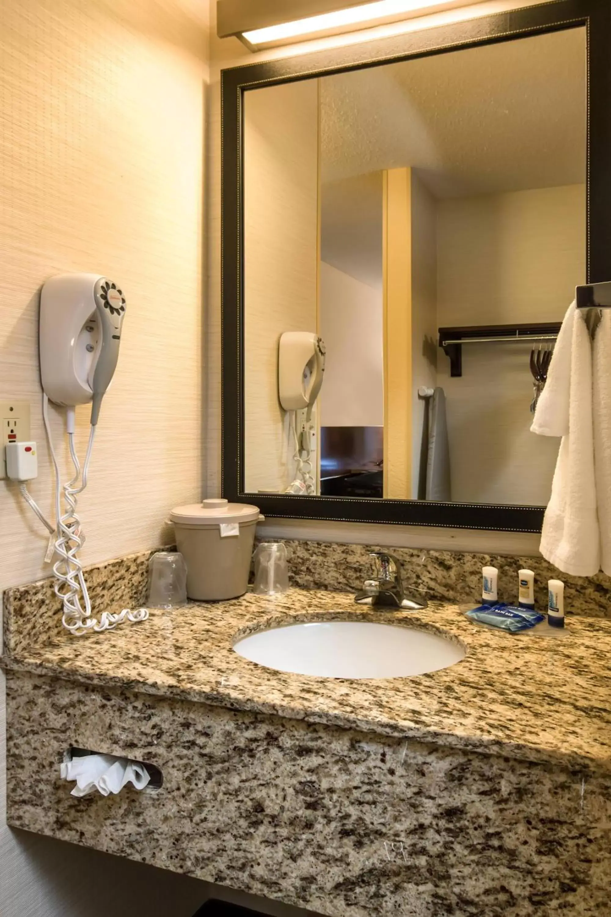 Bathroom in Fairfield Inn & Suites Jacksonville Airport