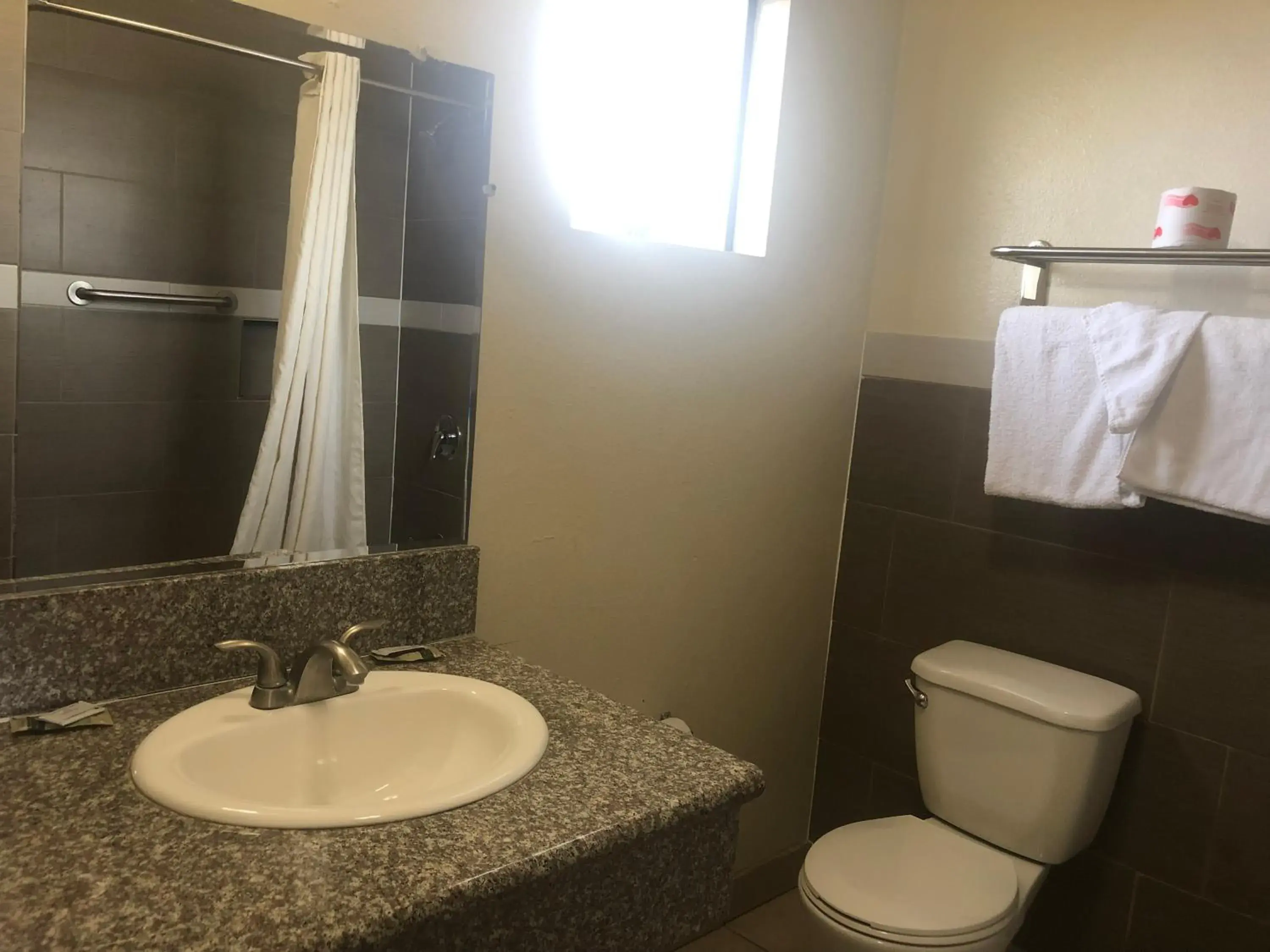Bathroom in Robinhood Motel