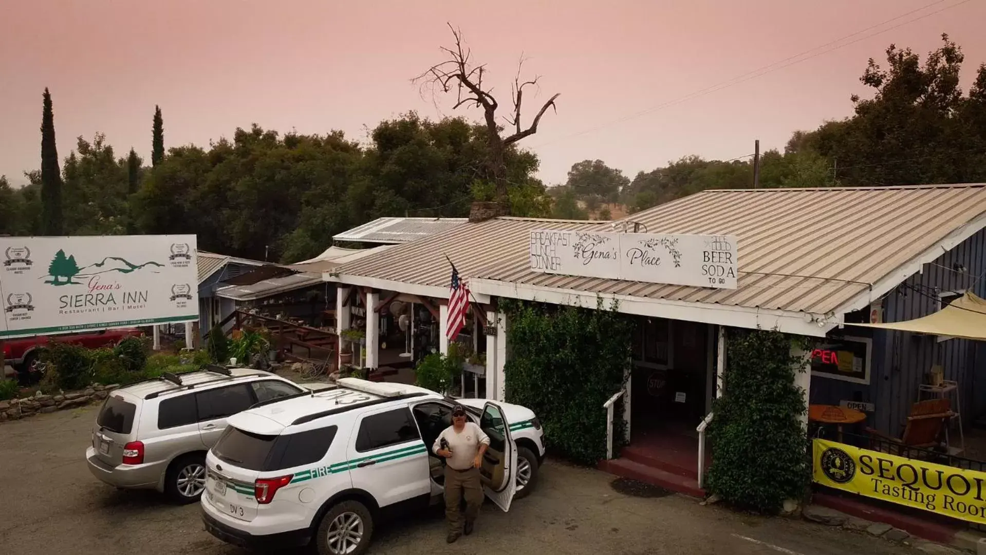 Property building in Genas's Sierra Inn & Restaurant