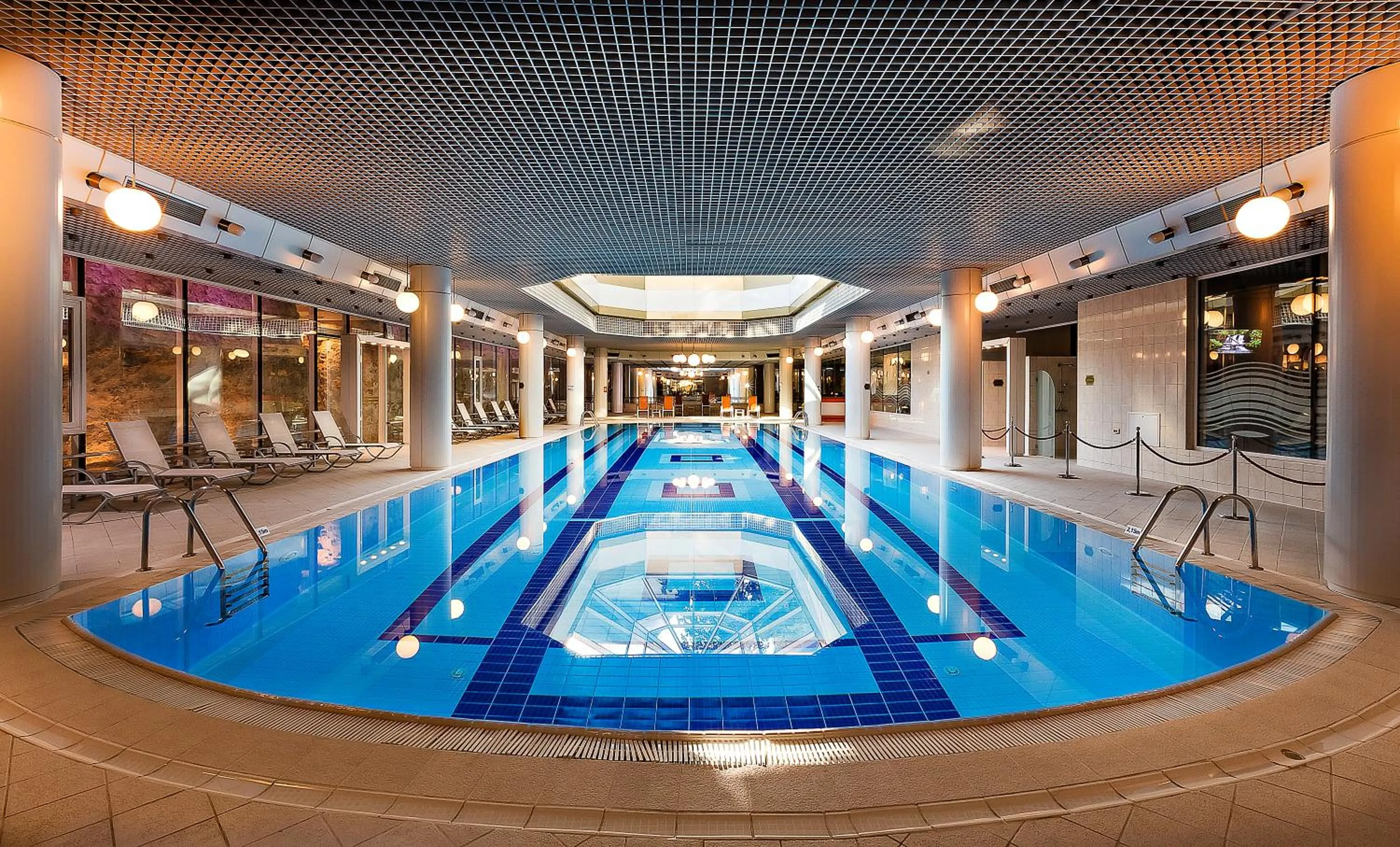 Swimming pool in Hotel Aro Palace