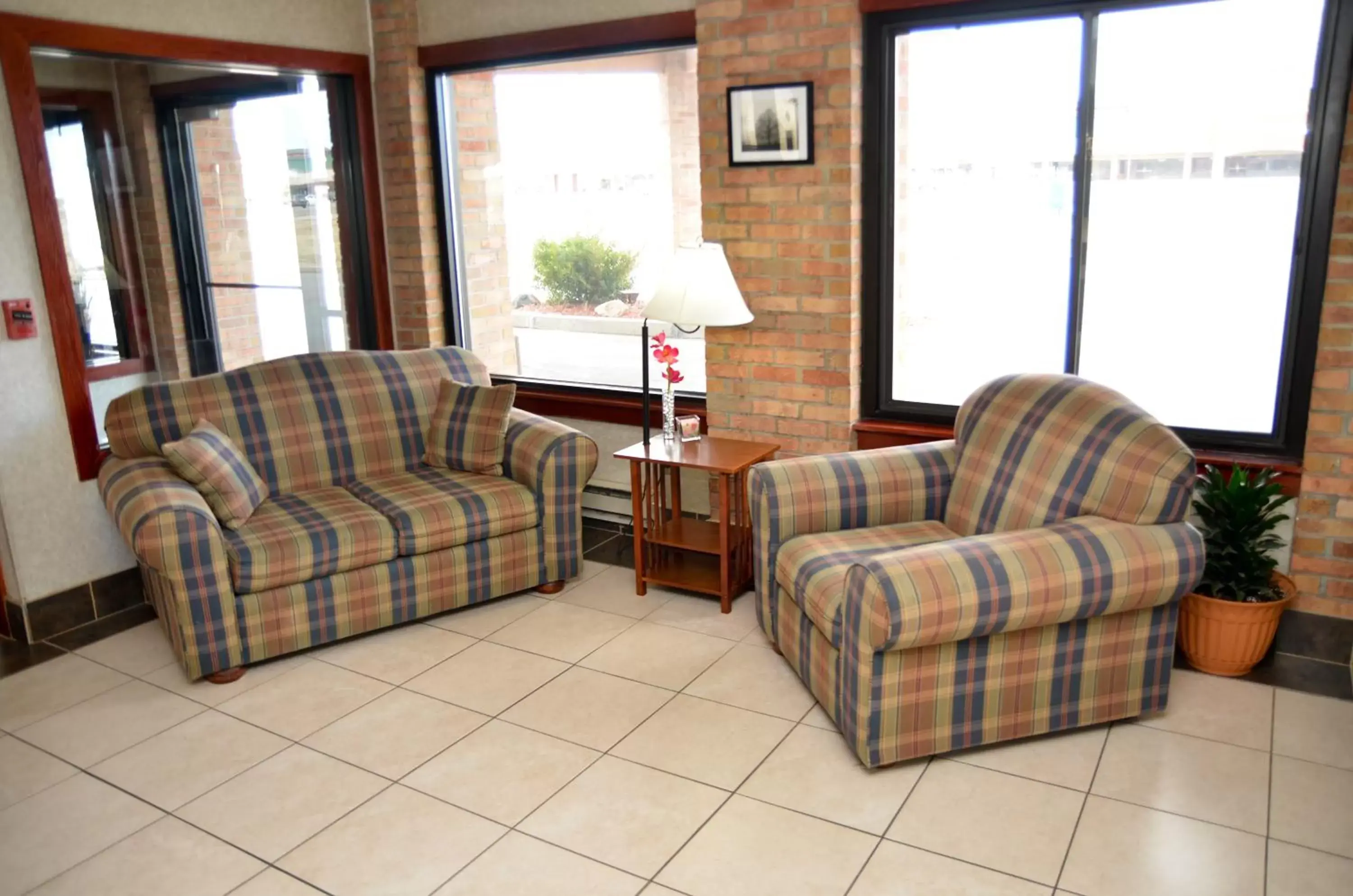 Living room in Baymont by Wyndham Port Huron Living room in Baymont by Wyndham Port Huron