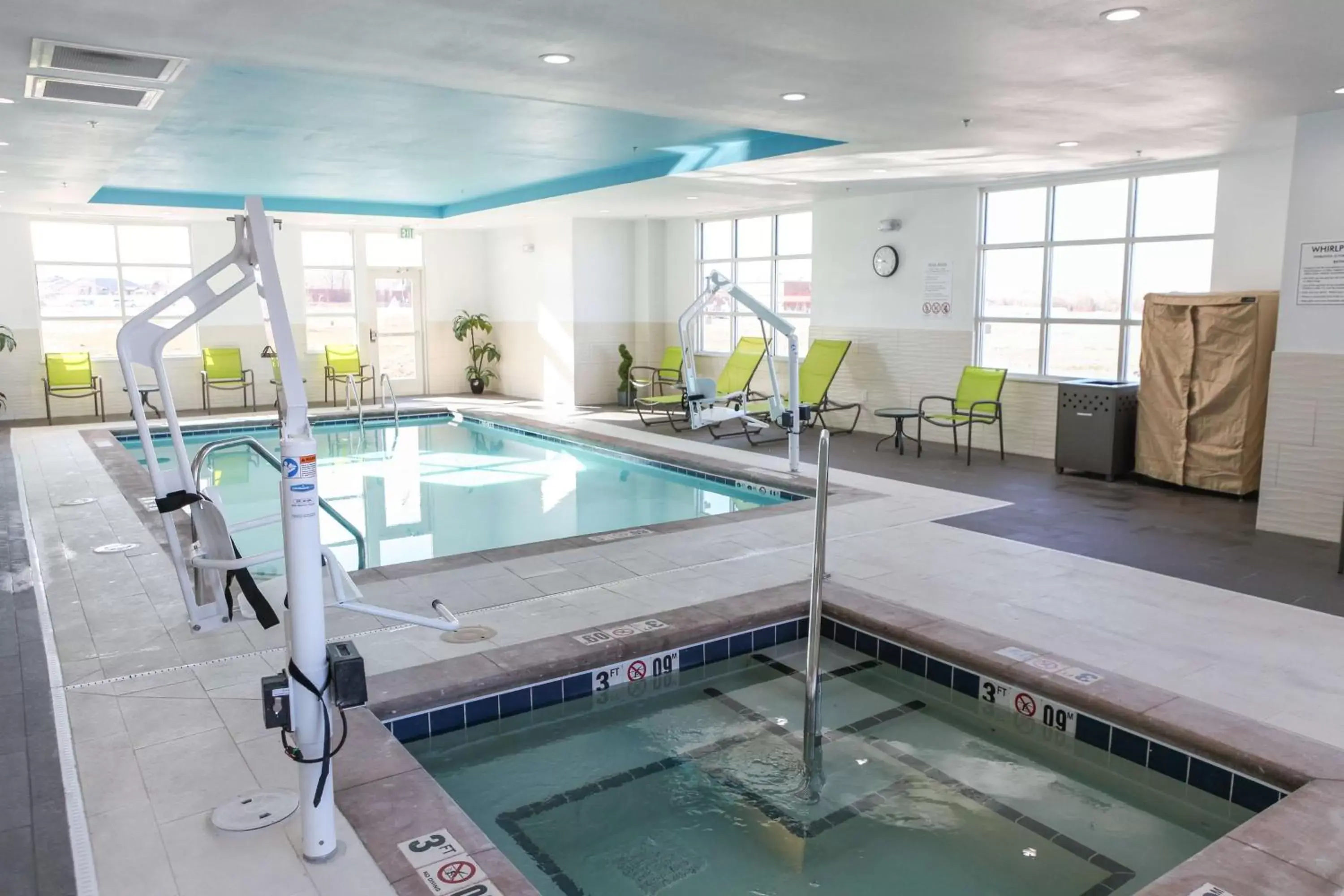 Swimming Pool in Hampton Inn & Suites Lafayette