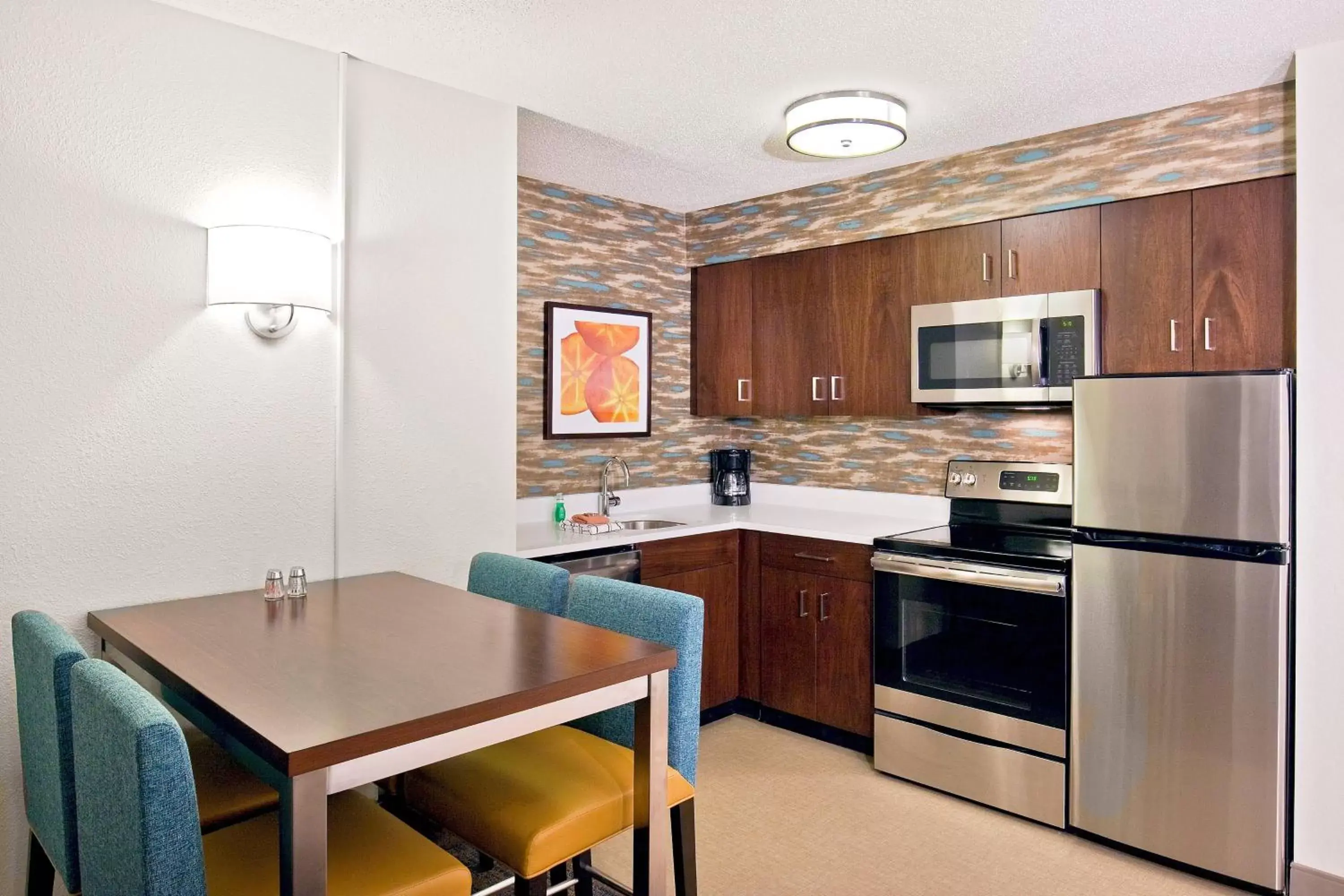 Photo of the whole room, Kitchen/Kitchenette in Residence Inn by Marriott Hanover Lebanon