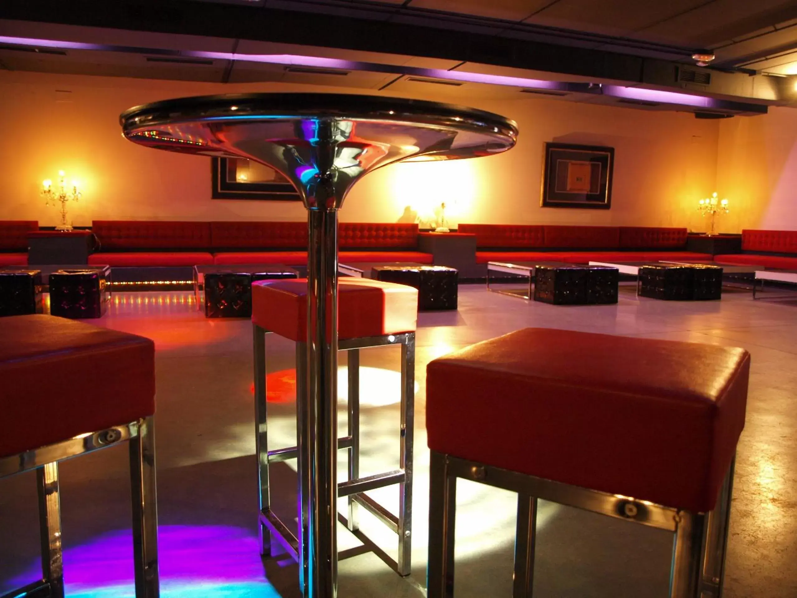 Nightclub / DJ, Lounge/Bar in Hospedium Hotel Mirador de Gredos