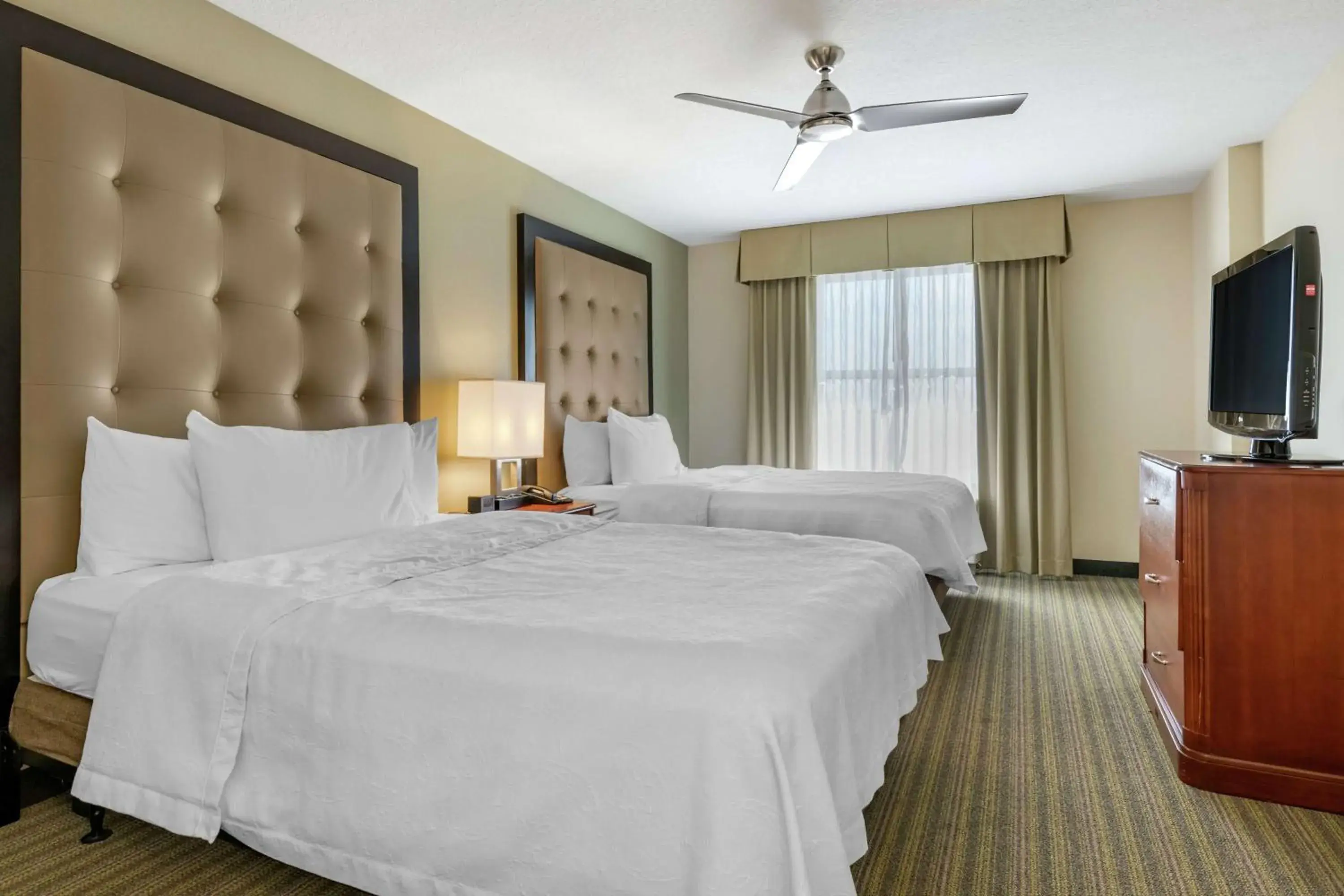 Bed in Homewood Suites by Hilton Daytona Beach Speedway-Airport