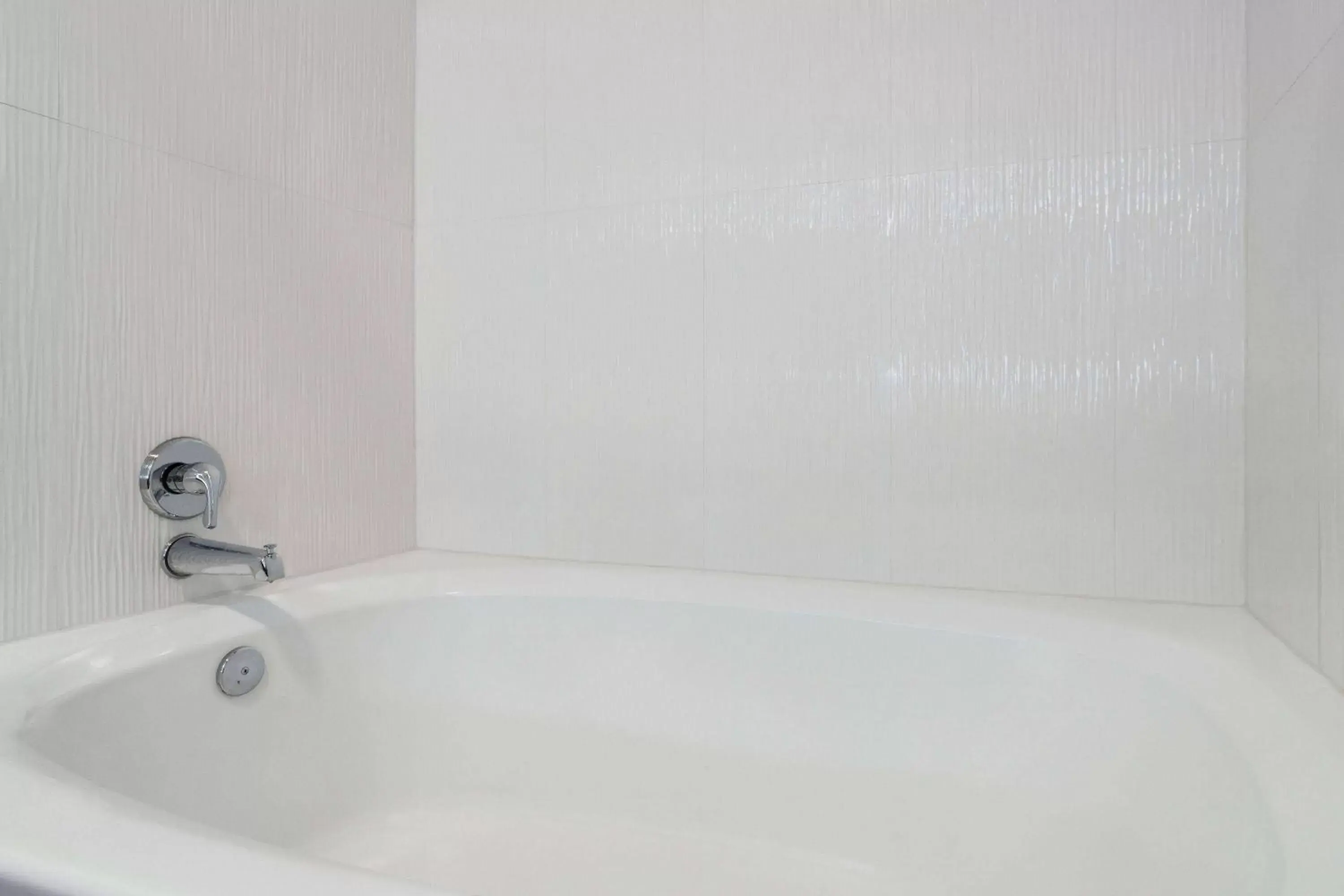 TV and multimedia, Bathroom in La Quinta by Wyndham Round Rock North
