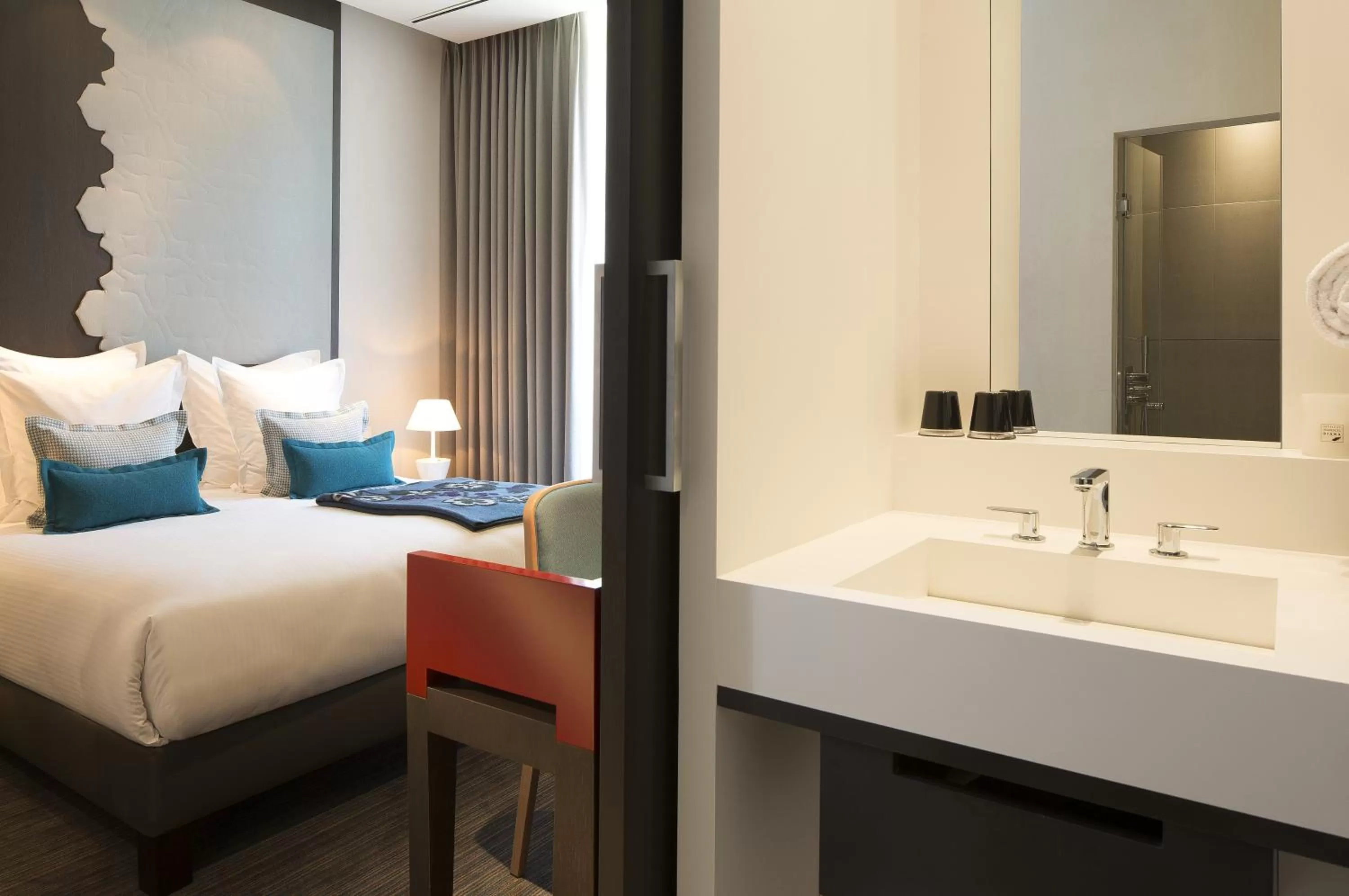 Bathroom, Bed in Hotel D - Strasbourg