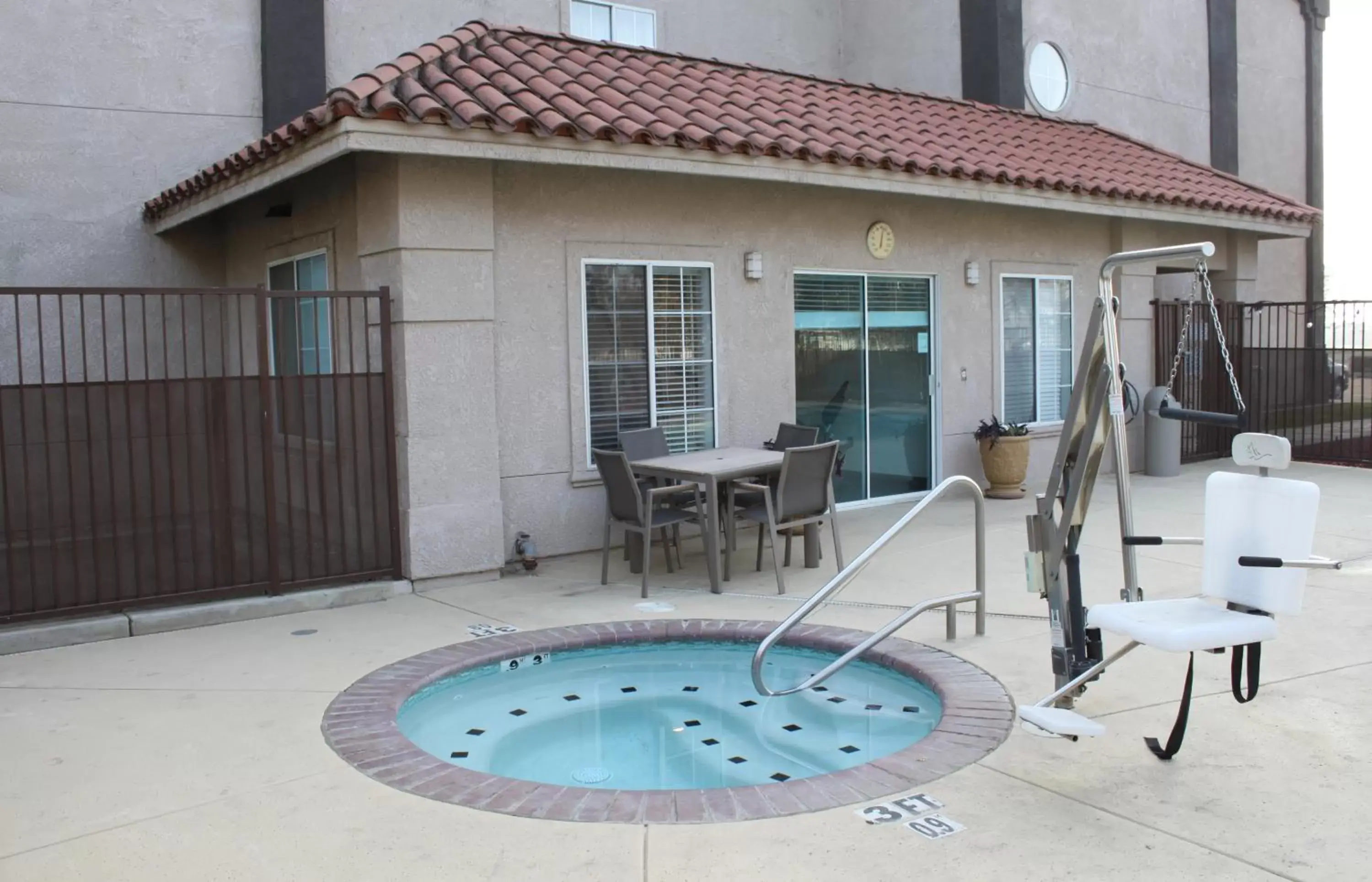 Spa and wellness centre/facilities, Swimming Pool in Best Western Visalia Hotel