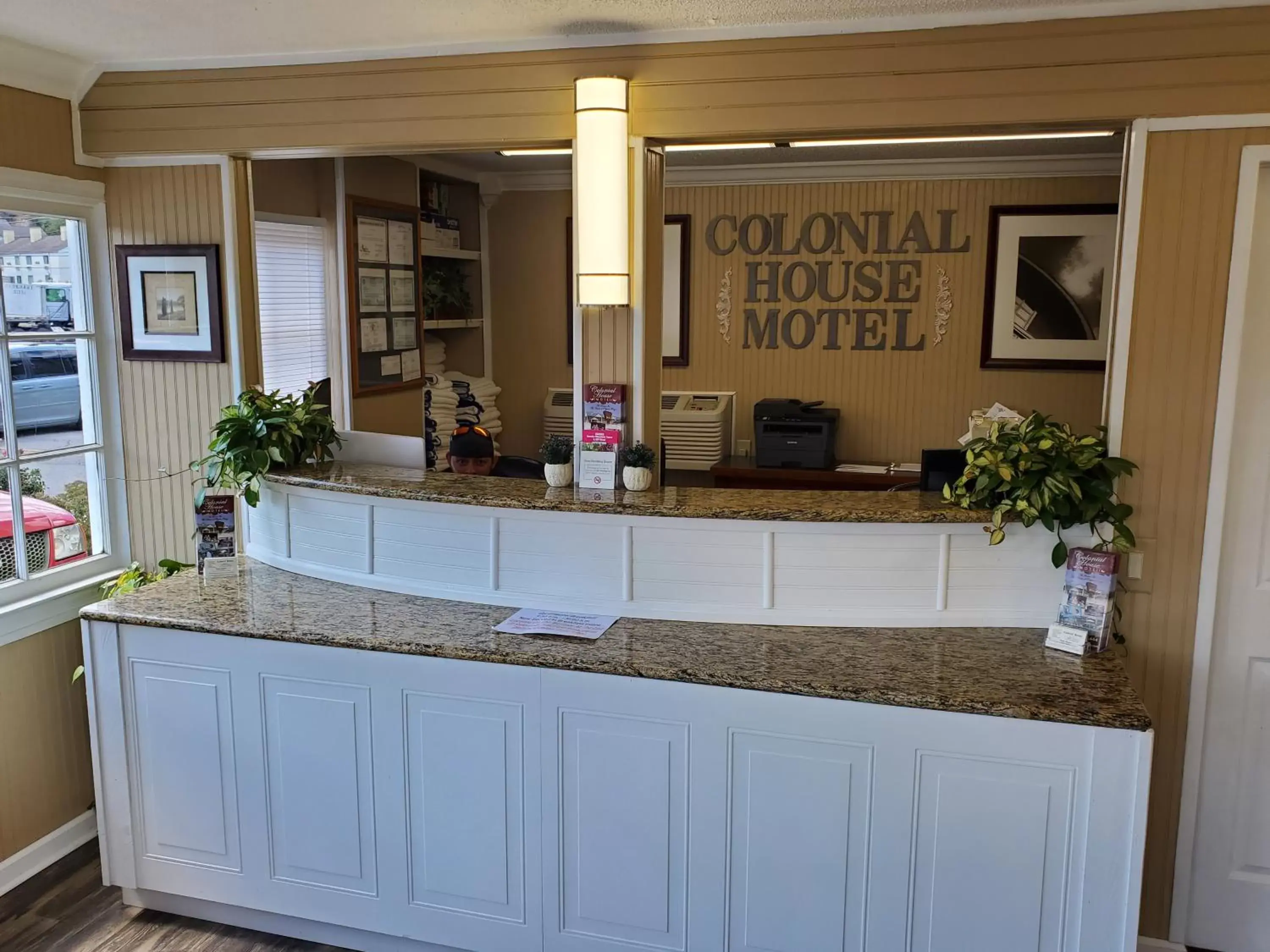 Lobby or reception in Colonial House Motel