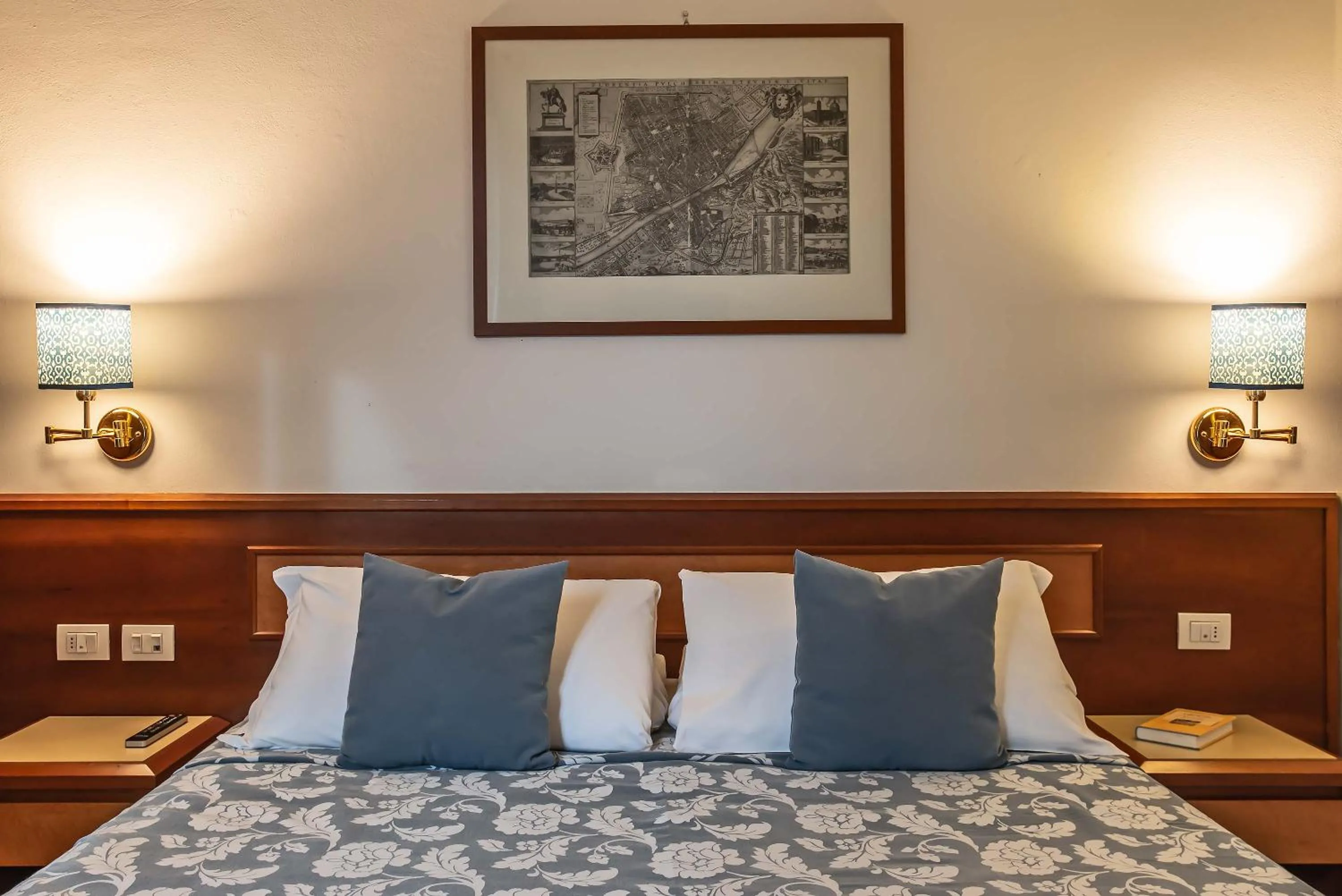 Decorative detail, Bed in Hotel Bonifacio