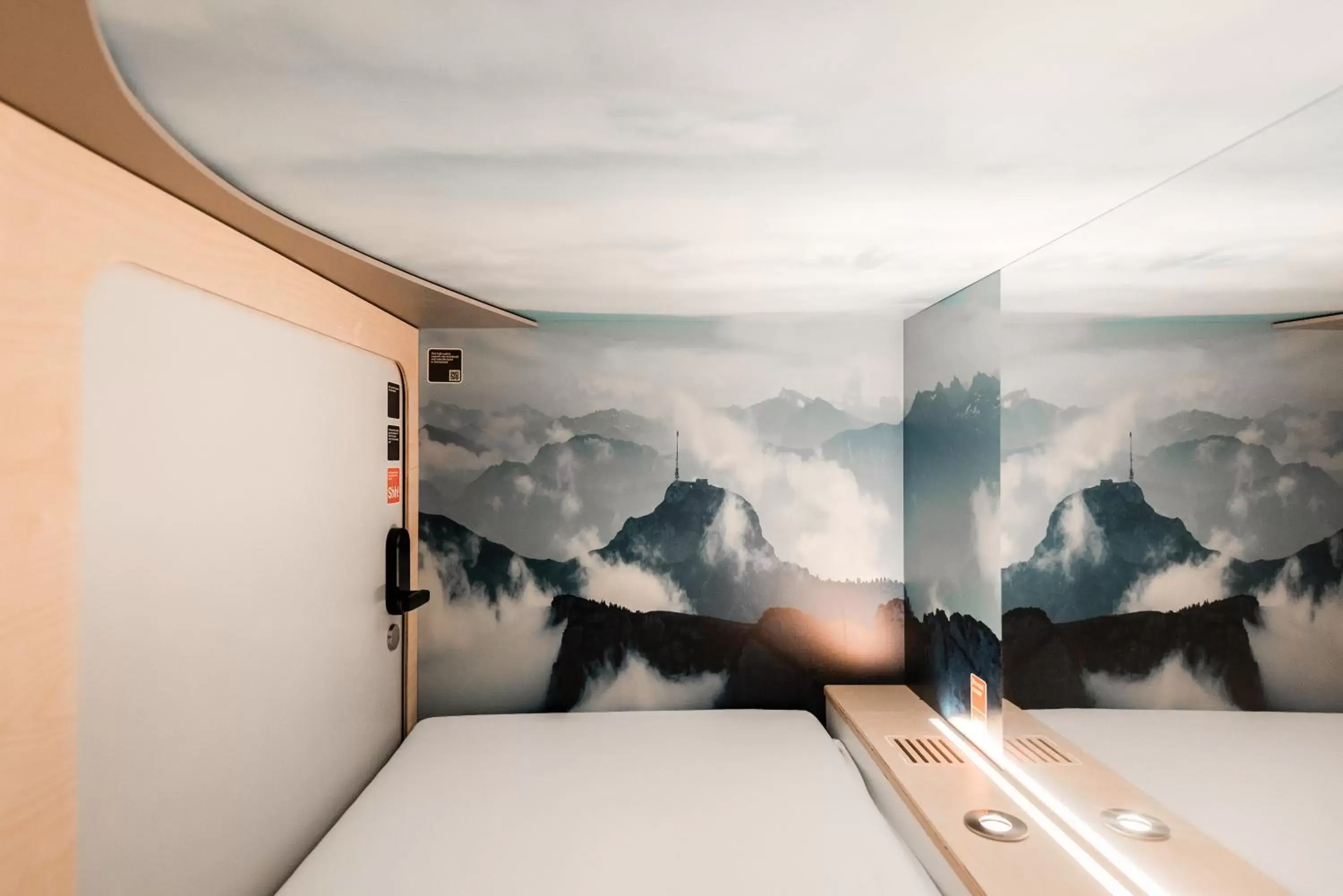 Photo of the whole room in Capsule Hotel - Alpine Garden Zurich Airport