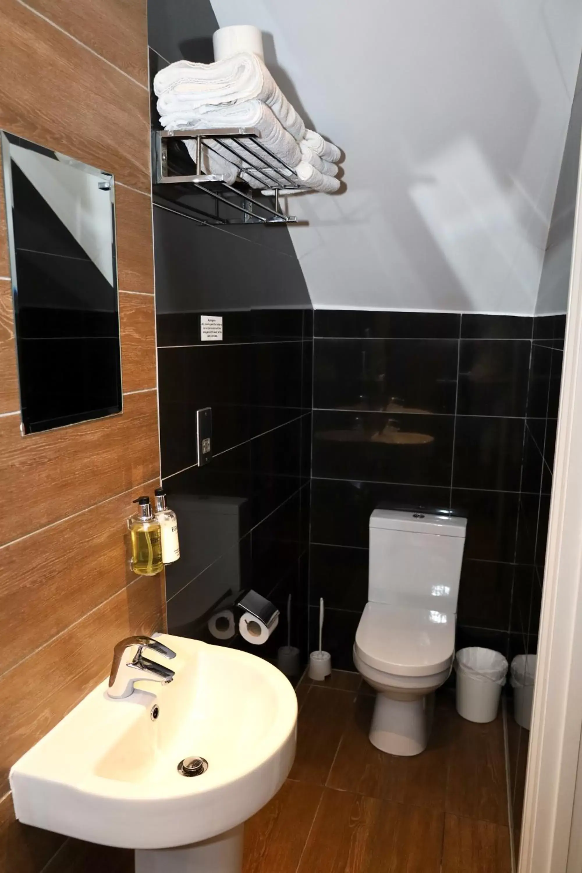 Superior Double Room with Sofa in Brighton Inn Boutique Guest Accommodation Superior Double Room with Sofa in Brighton Inn Boutique Guest Accommodation