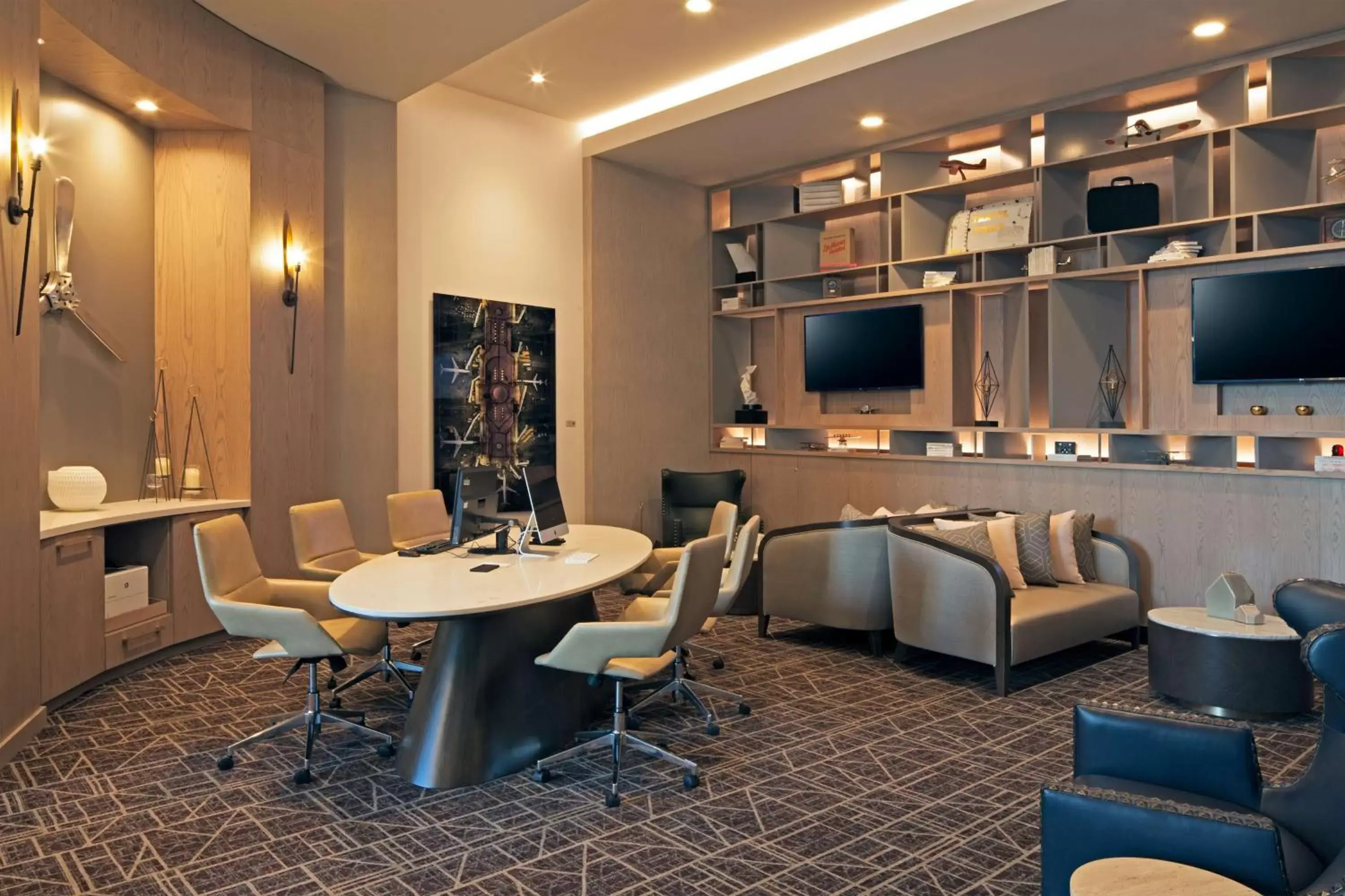 Business facilities, Lounge/Bar in H Hotel Los Angeles, Curio Collection By Hilton