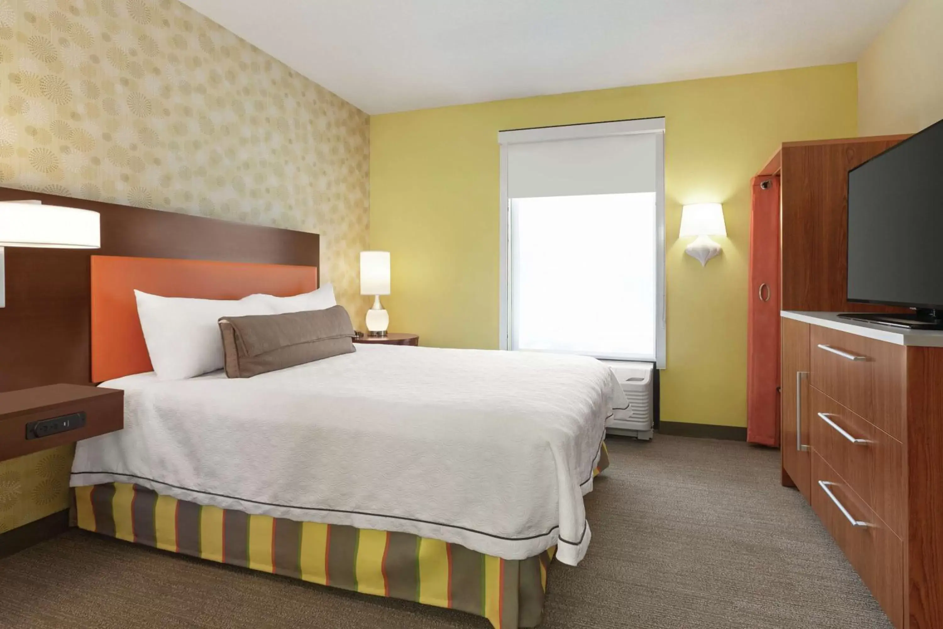 Bedroom, Bed in Home2 Suites By Hilton Gainesville