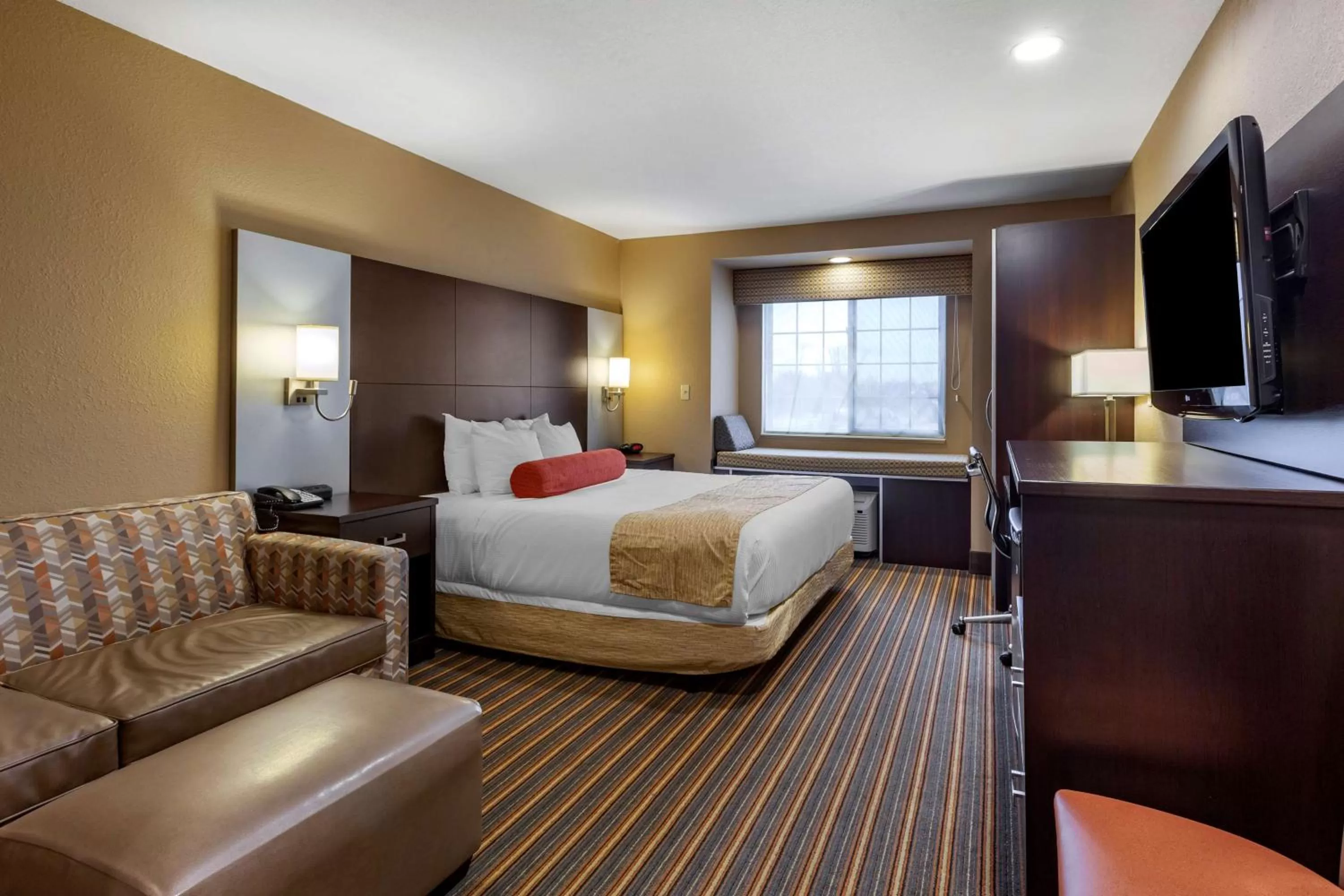 Bedroom, Bed in Best Western Plus Woodstock Inn & Suites