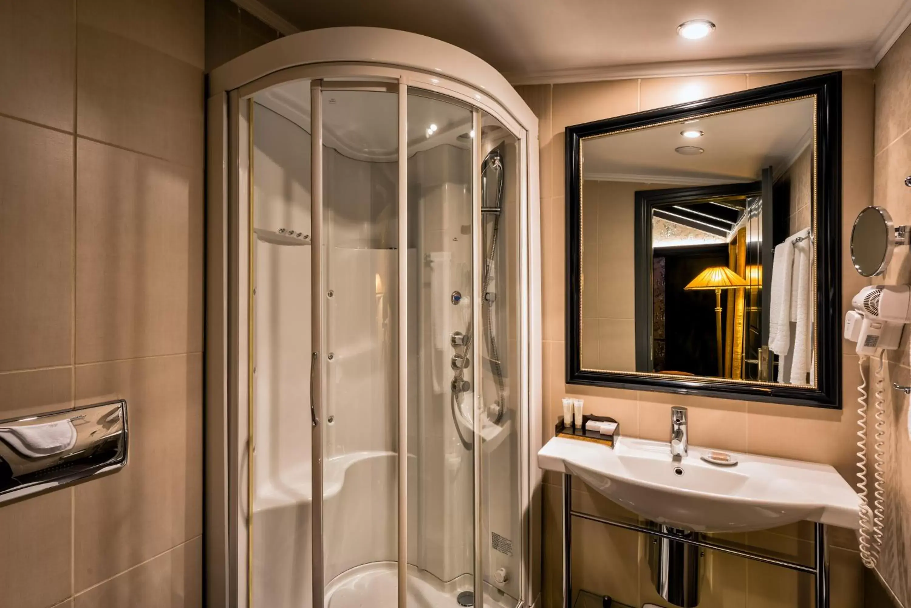 Bathroom in Maison Grecque Hotel Extraordinaire