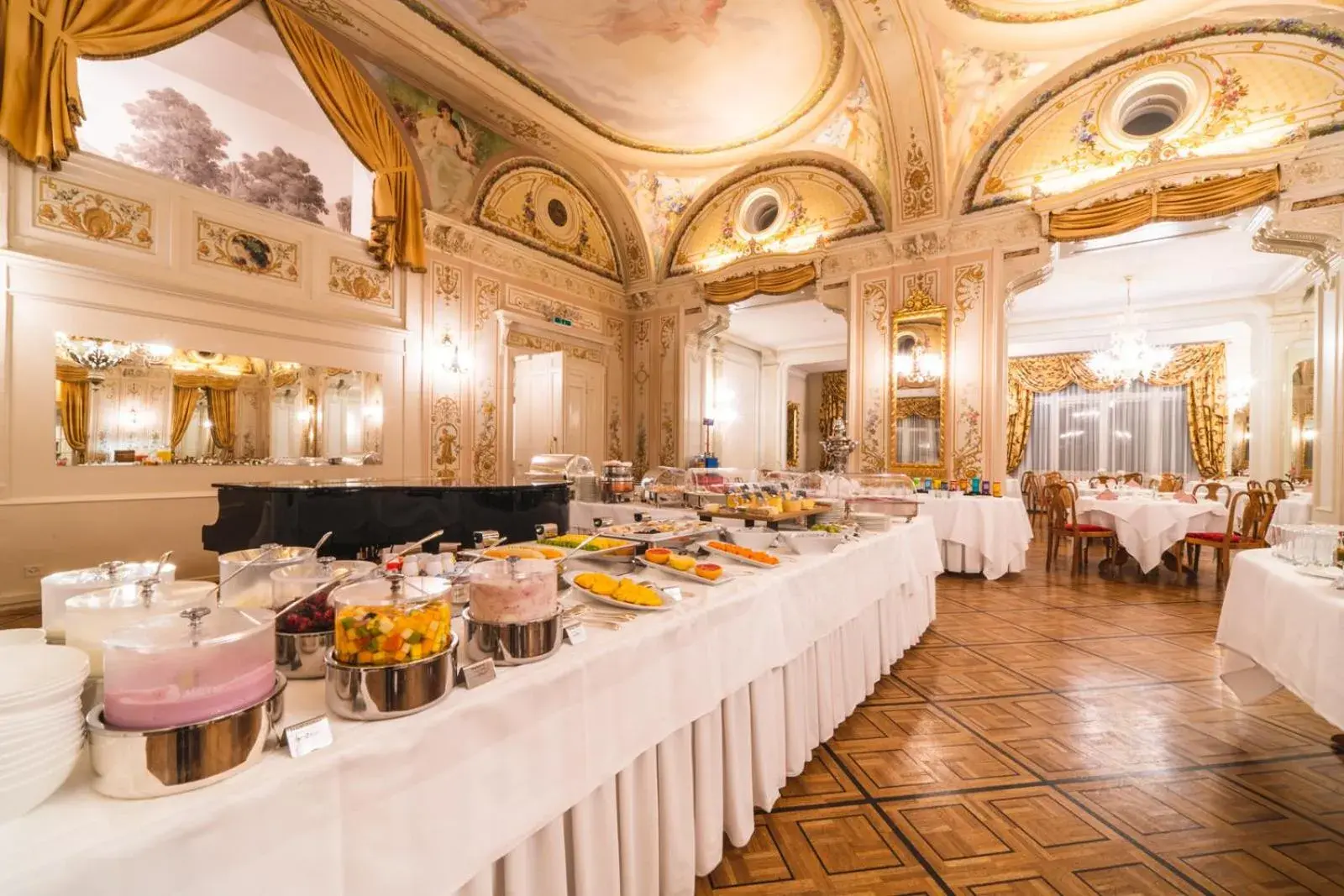 Dining area, Restaurant/Places to Eat in Grand Hotel Kronenhof