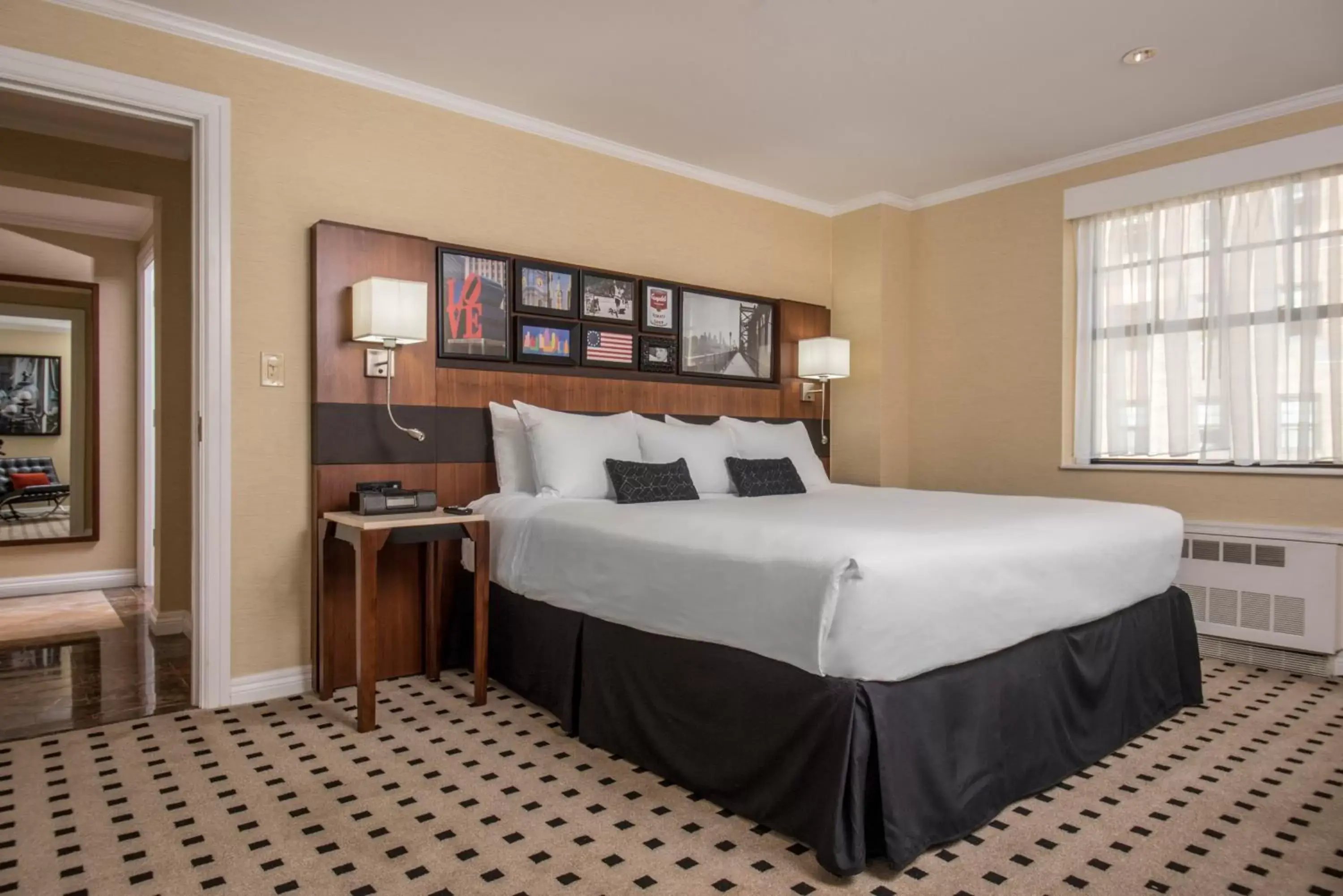 Bedroom, Bed in The Warwick Hotel Rittenhouse Square Philadelphia