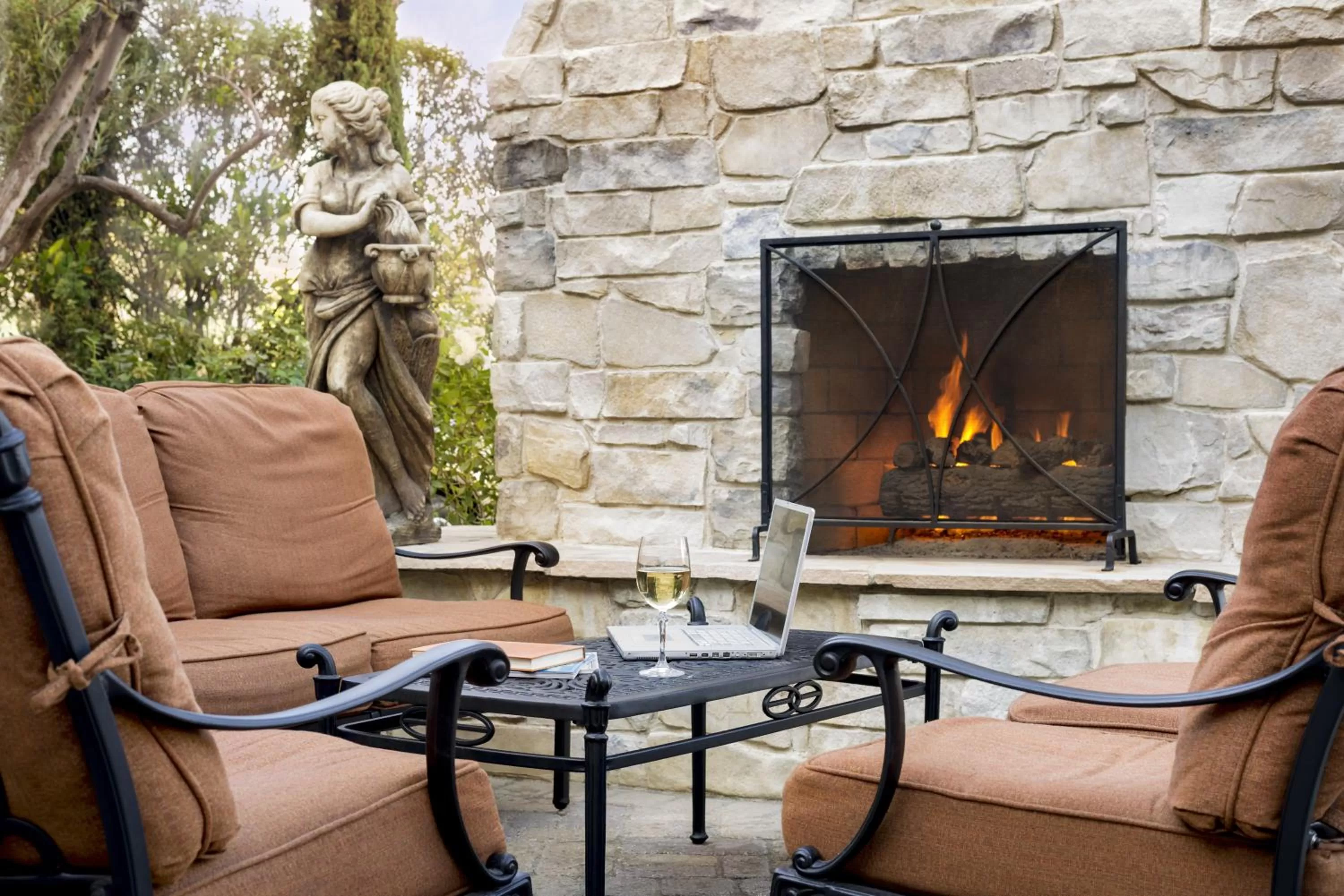 Garden in Ayres Suites Ontario at the Mills Mall - Rancho Cucamonga