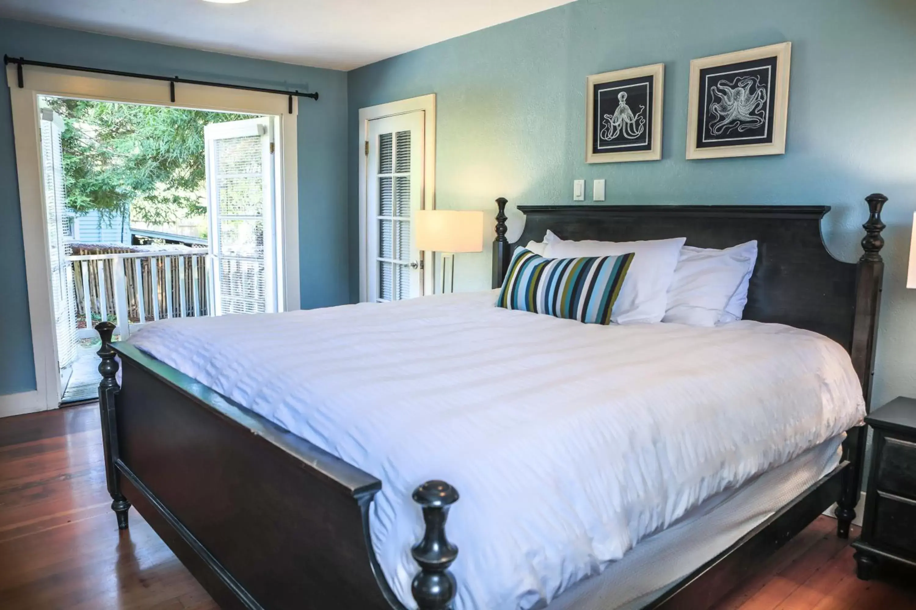 Bedroom, Bed in Inn at Schoolhouse Creek