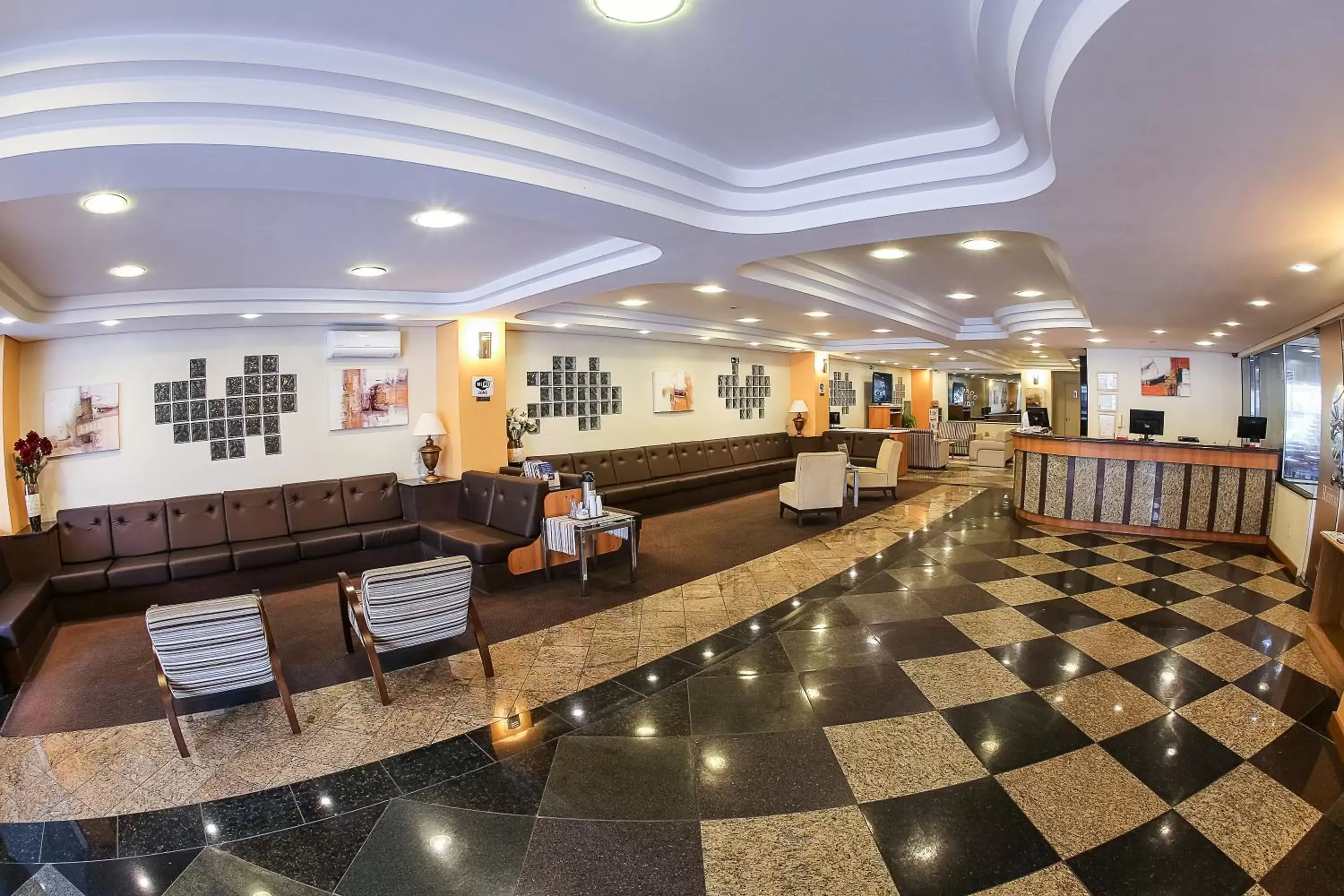 Lobby or reception in Hotel Metropolitan Canoas Lobby or reception in Hotel Metropolitan Canoas