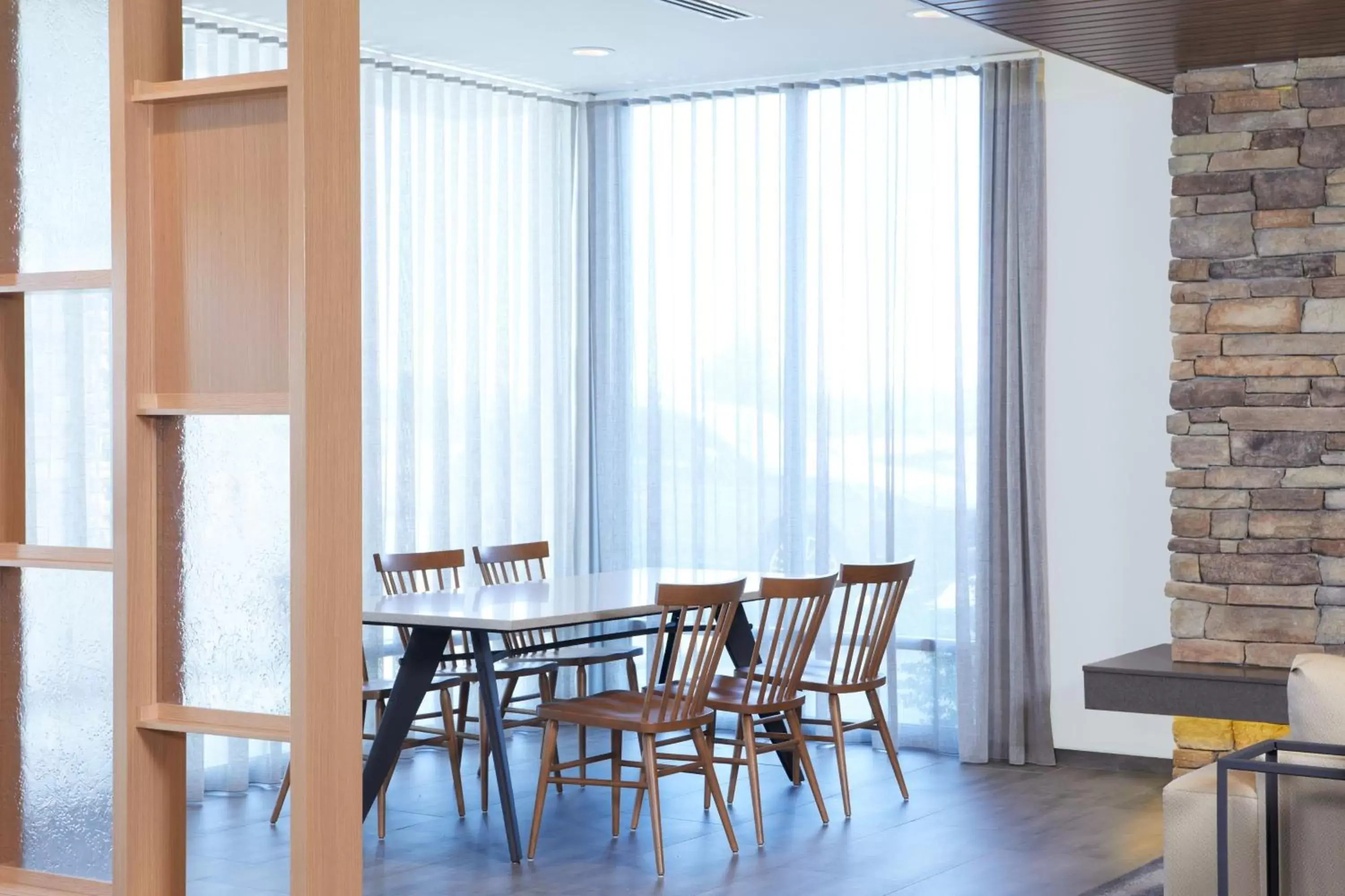 Lobby or reception, Dining Area in Fairfield by Marriott Inn & Suites Palmdale West