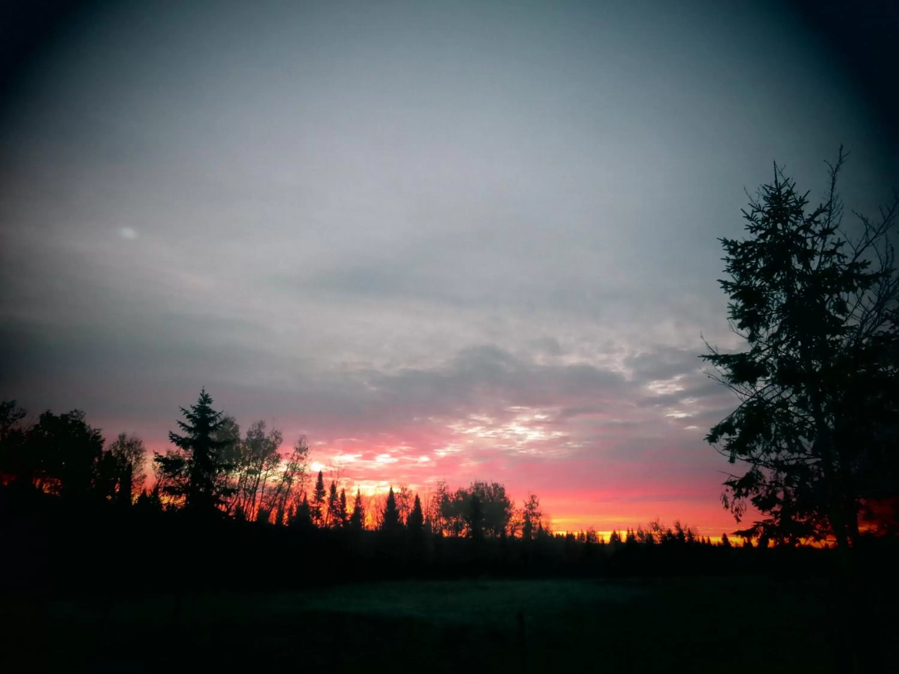 Sunrise/Sunset in Le Gîte Ambrelane