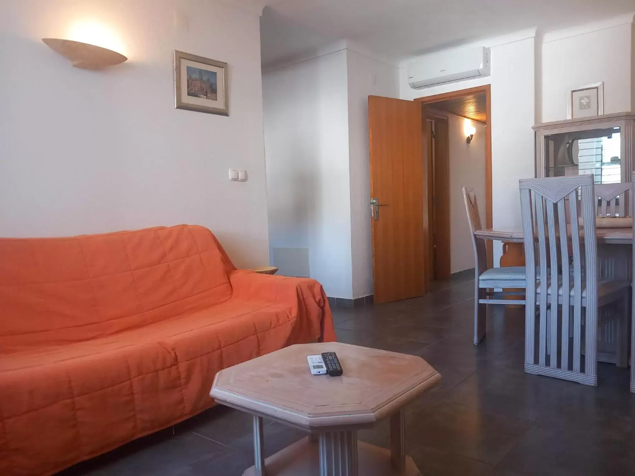 Living room, Seating Area in Apartamentos Honorio - Pool and Garden