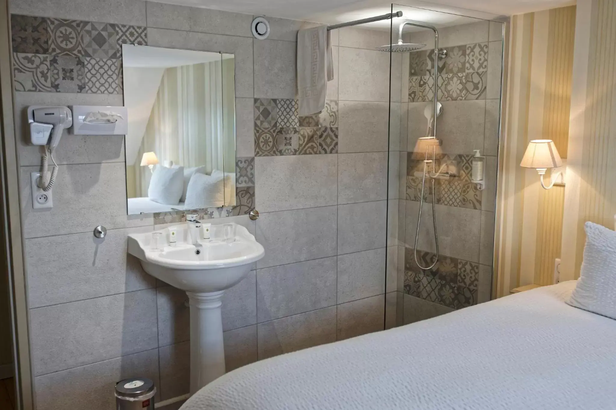 Bedroom, Bathroom in Hotel Saint Georges