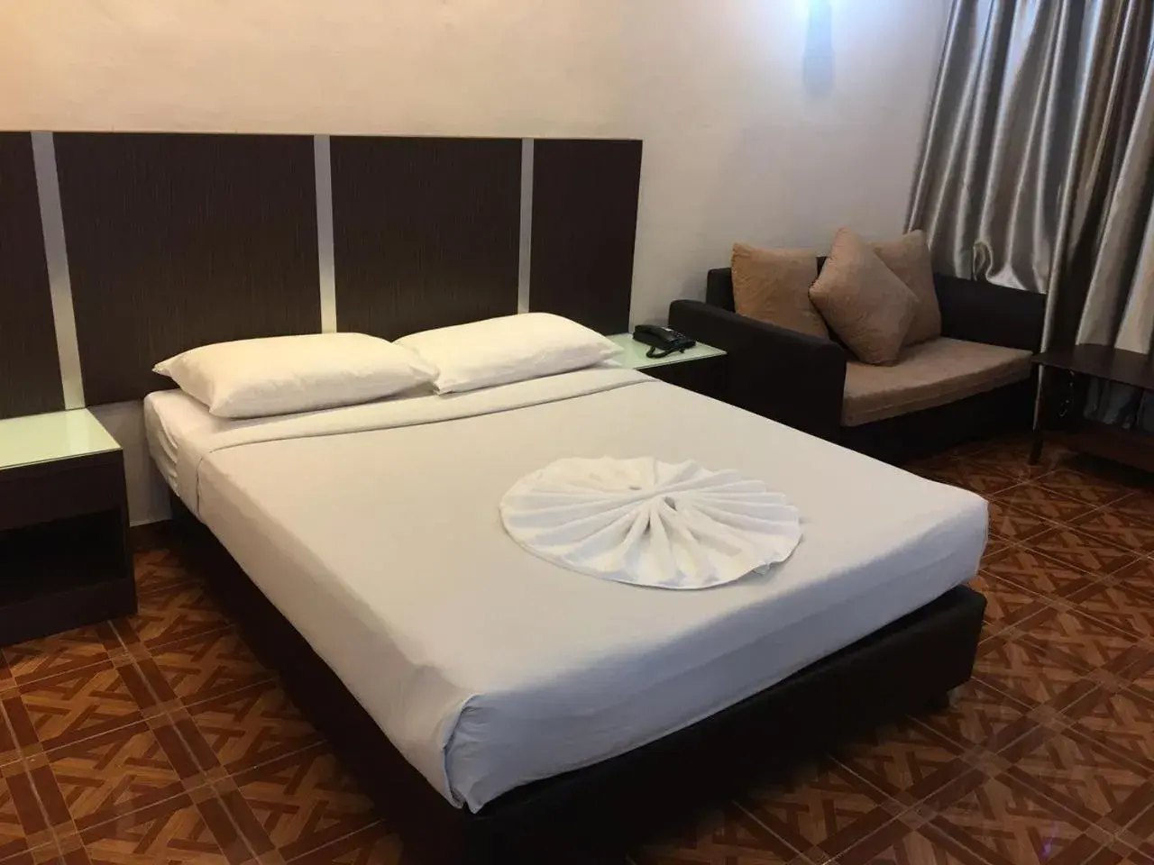 Bed in Glory Beach Resort