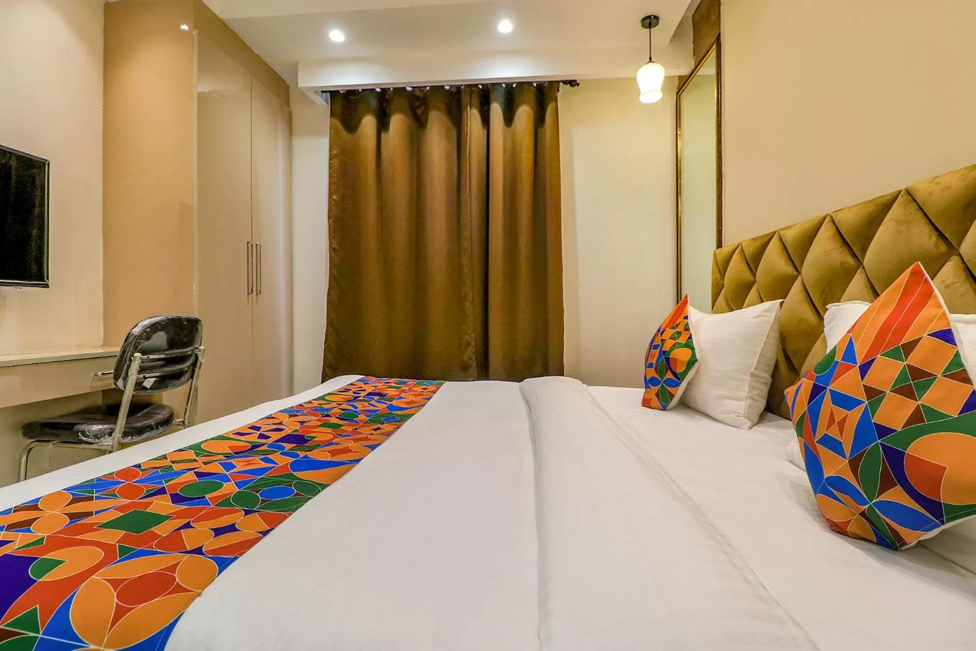 Bed in FabHotel Pitampura