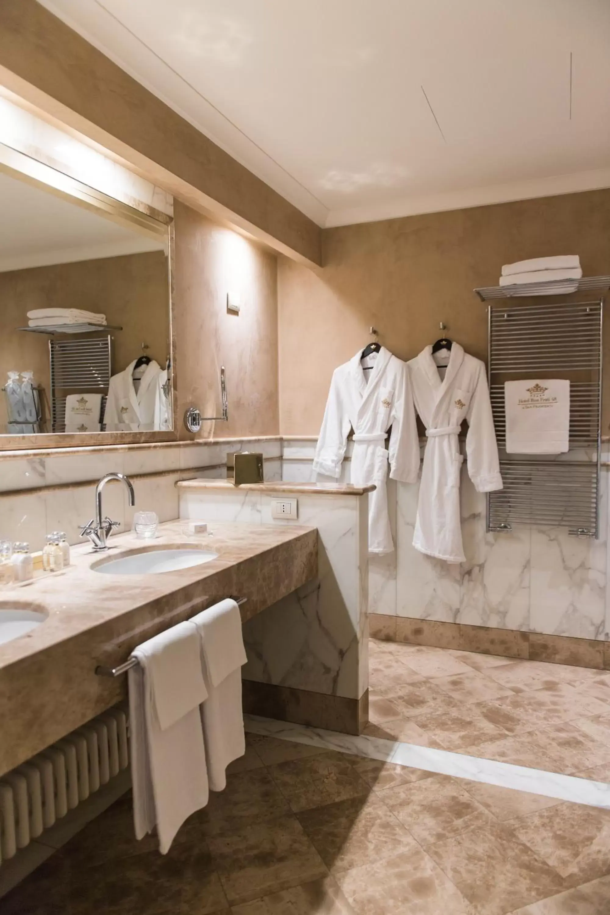 Bathroom in Hotel Rua Frati 48 in San Francesco