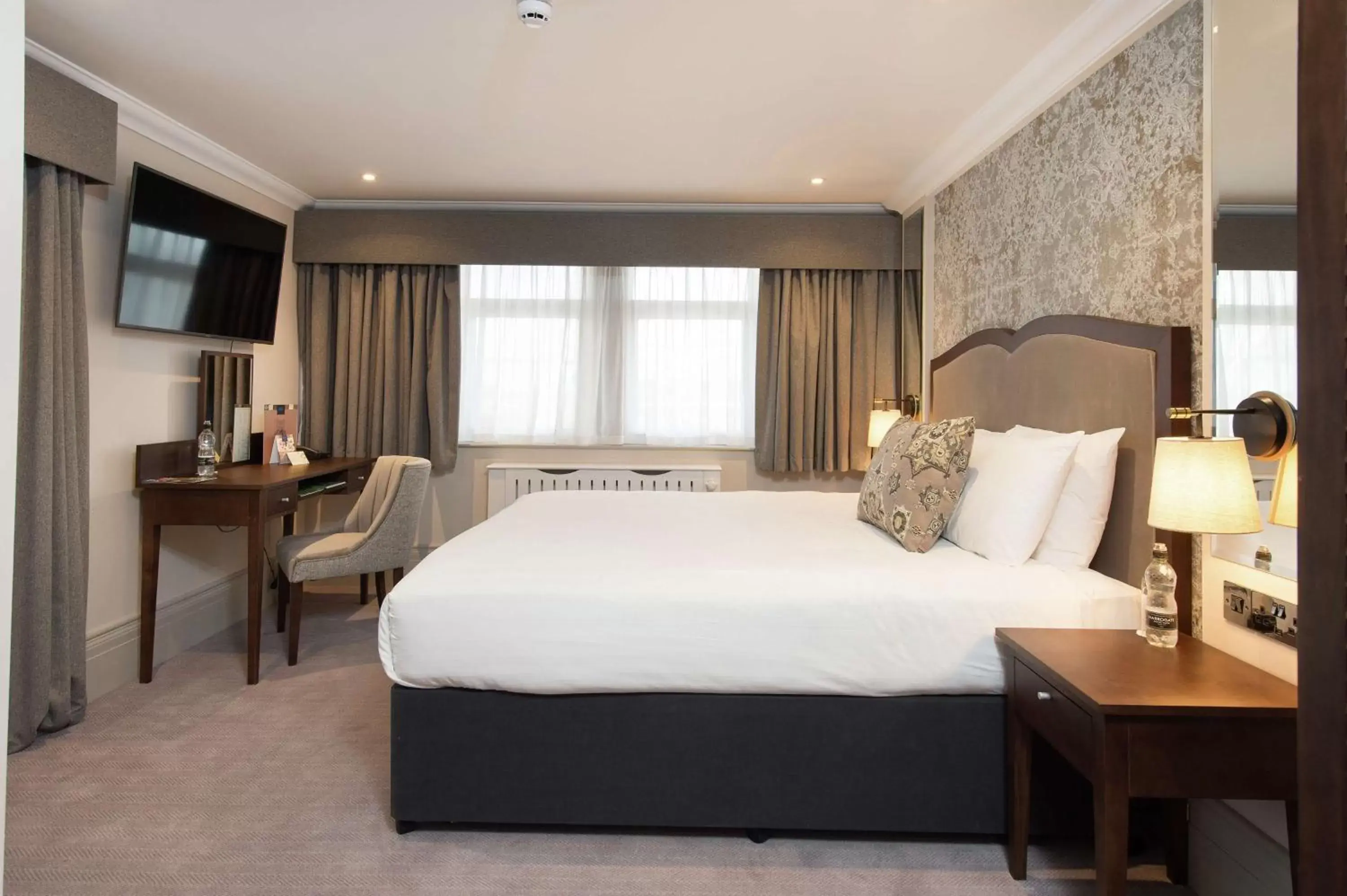 Bedroom, Bed in DoubleTree by Hilton Harrogate Majestic Hotel & Spa